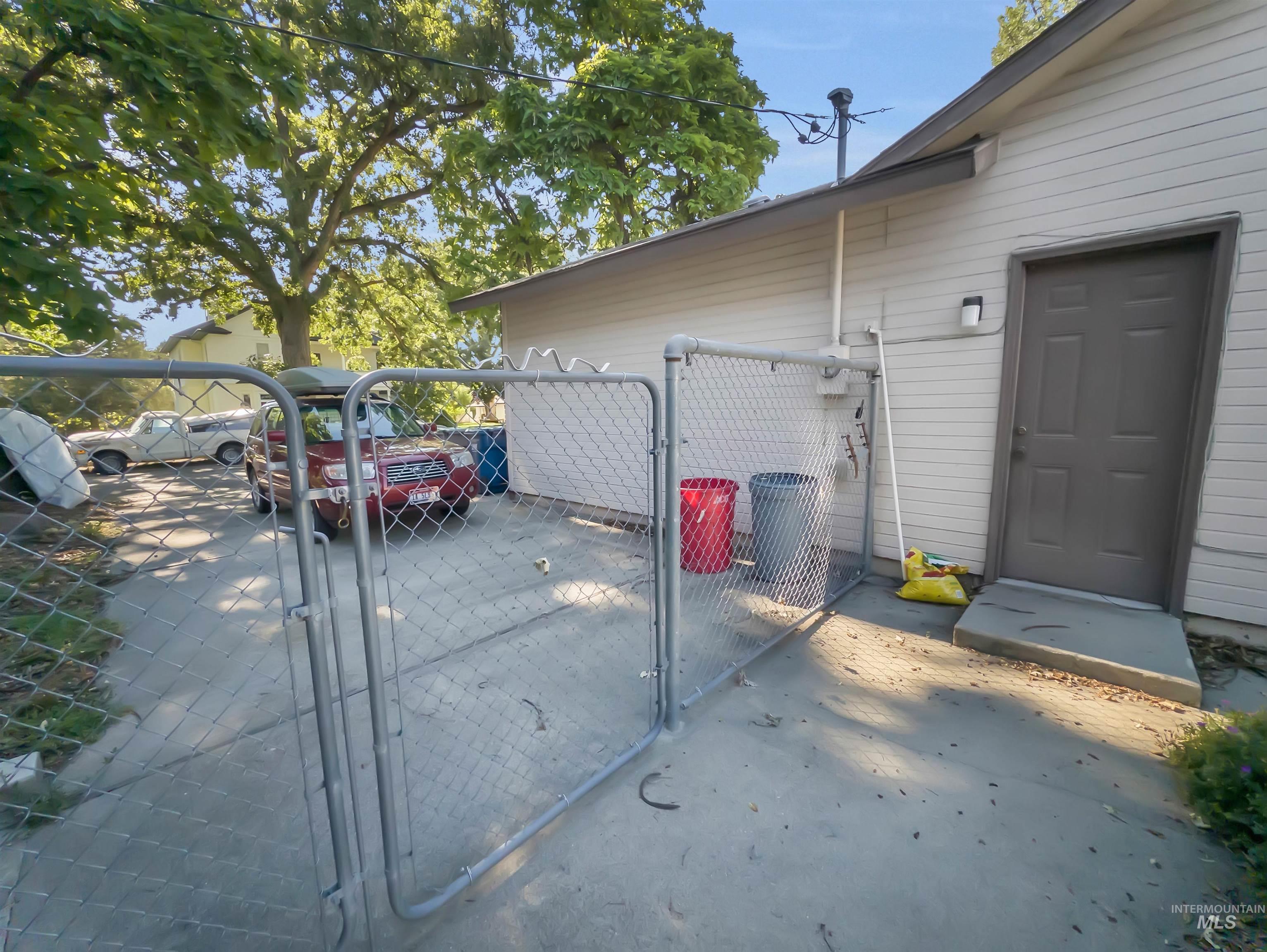 3950 N Whitehead, Boise, Idaho 83703, 3 Bedrooms, 2 Bathrooms, Residential For Sale, Price $500,000, 98992687