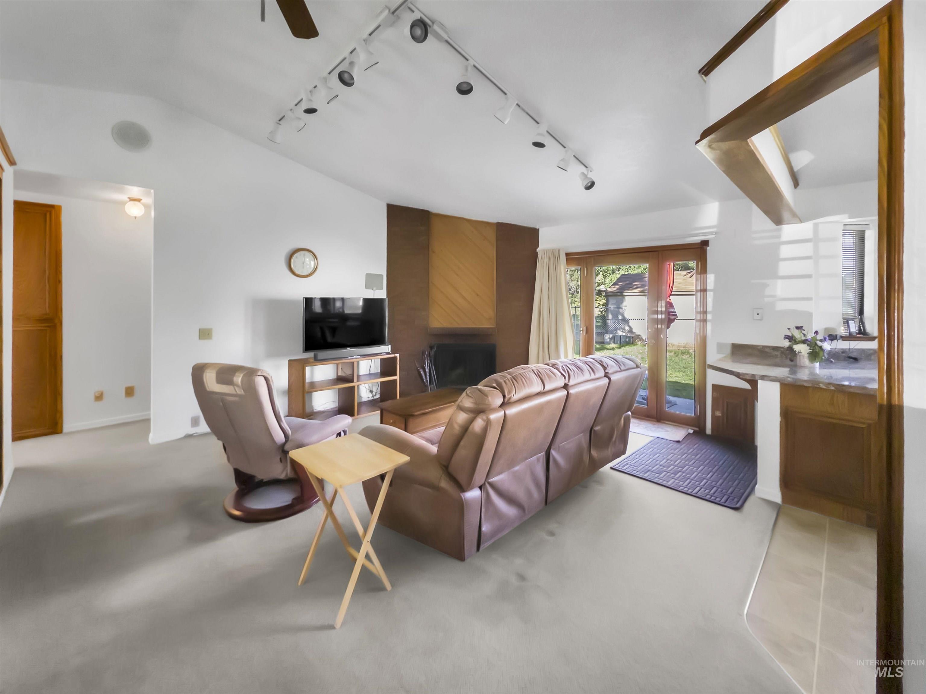 3950 N Whitehead, Boise, Idaho 83703, 3 Bedrooms, 2 Bathrooms, Residential For Sale, Price $500,000, 98992687
