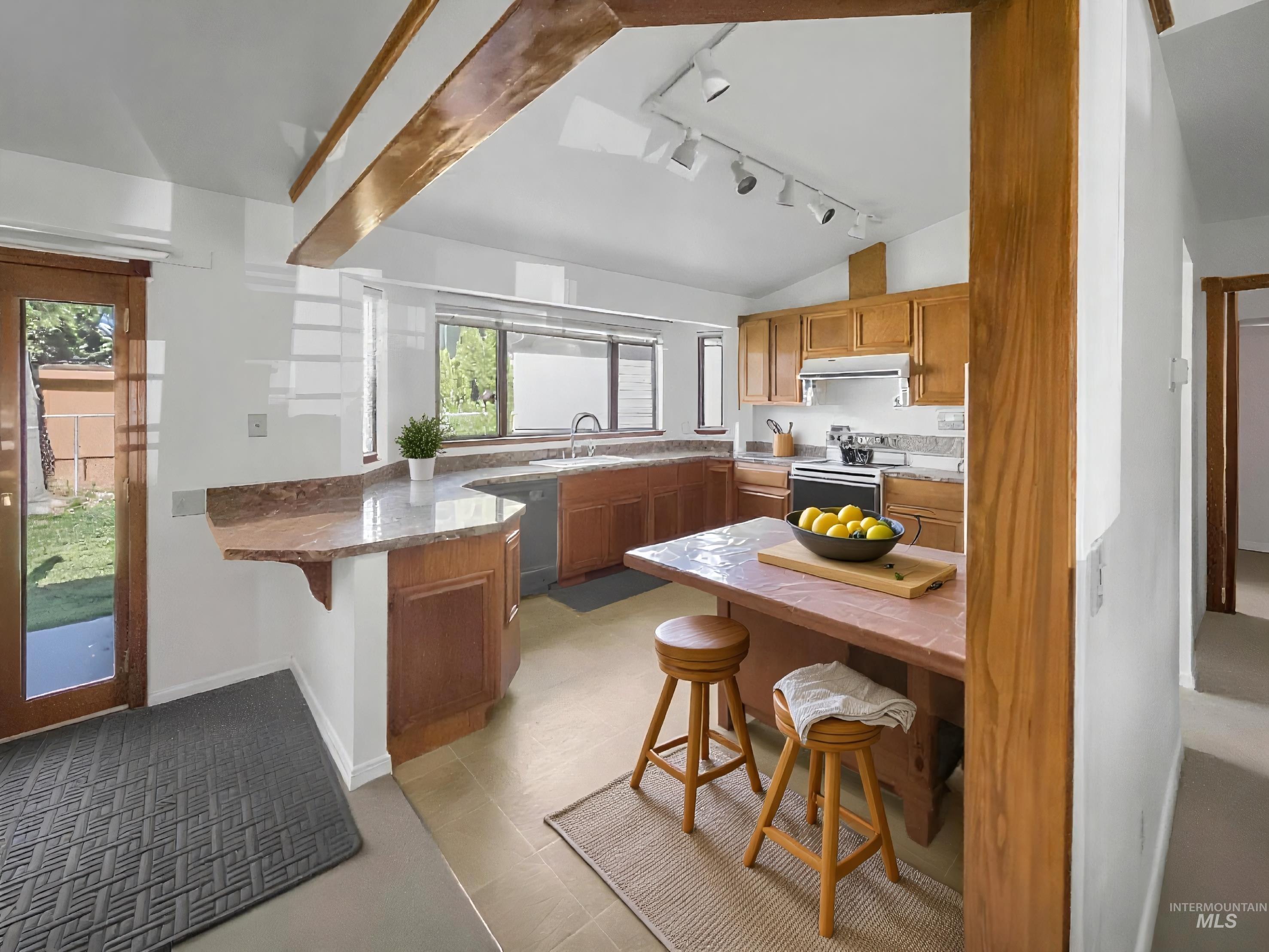 3950 N Whitehead, Boise, Idaho 83703, 3 Bedrooms, 2 Bathrooms, Residential For Sale, Price $500,000, 98992687