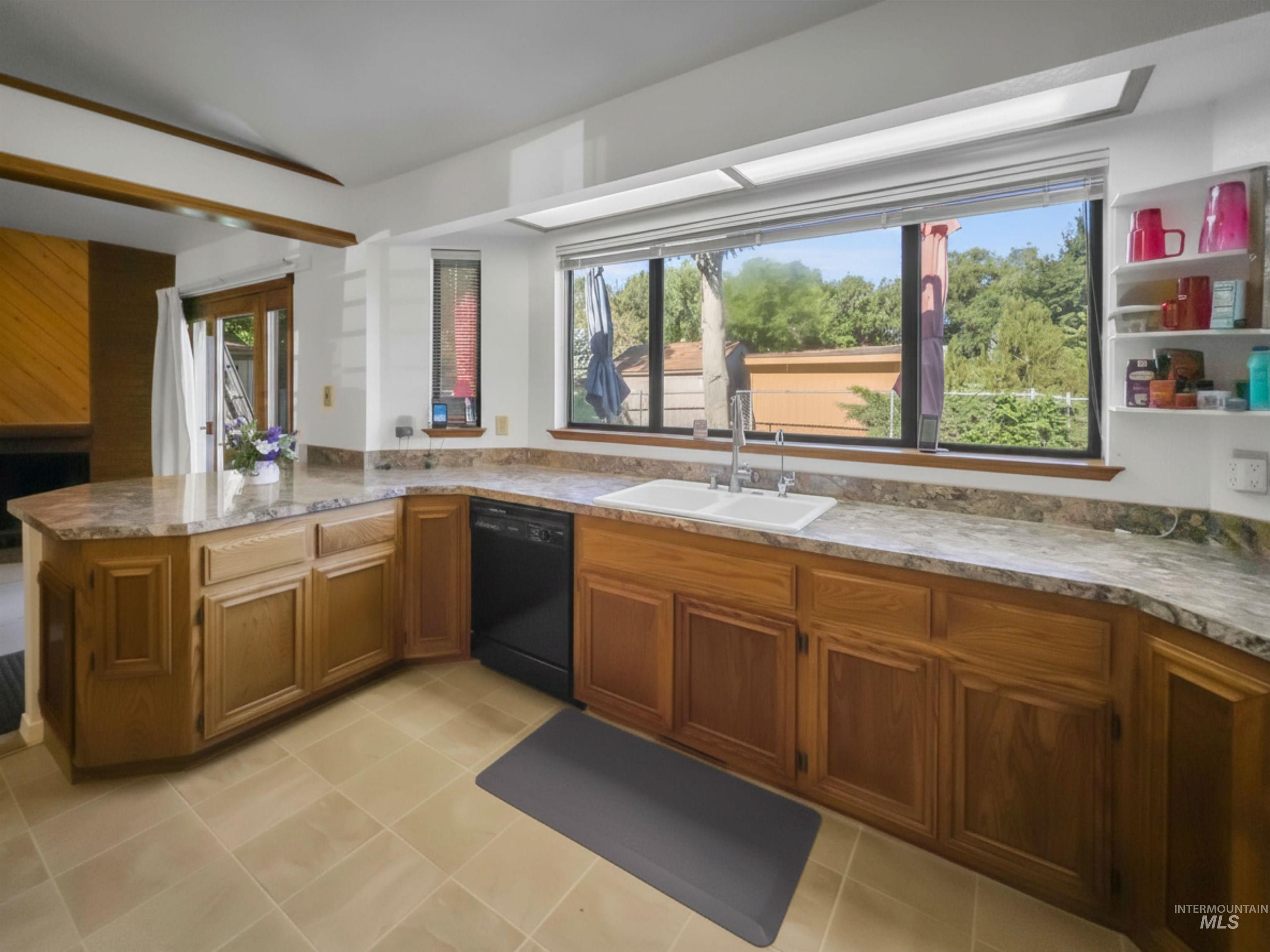 3950 N Whitehead, Boise, Idaho 83703, 3 Bedrooms, 2 Bathrooms, Residential For Sale, Price $500,000, 98992687