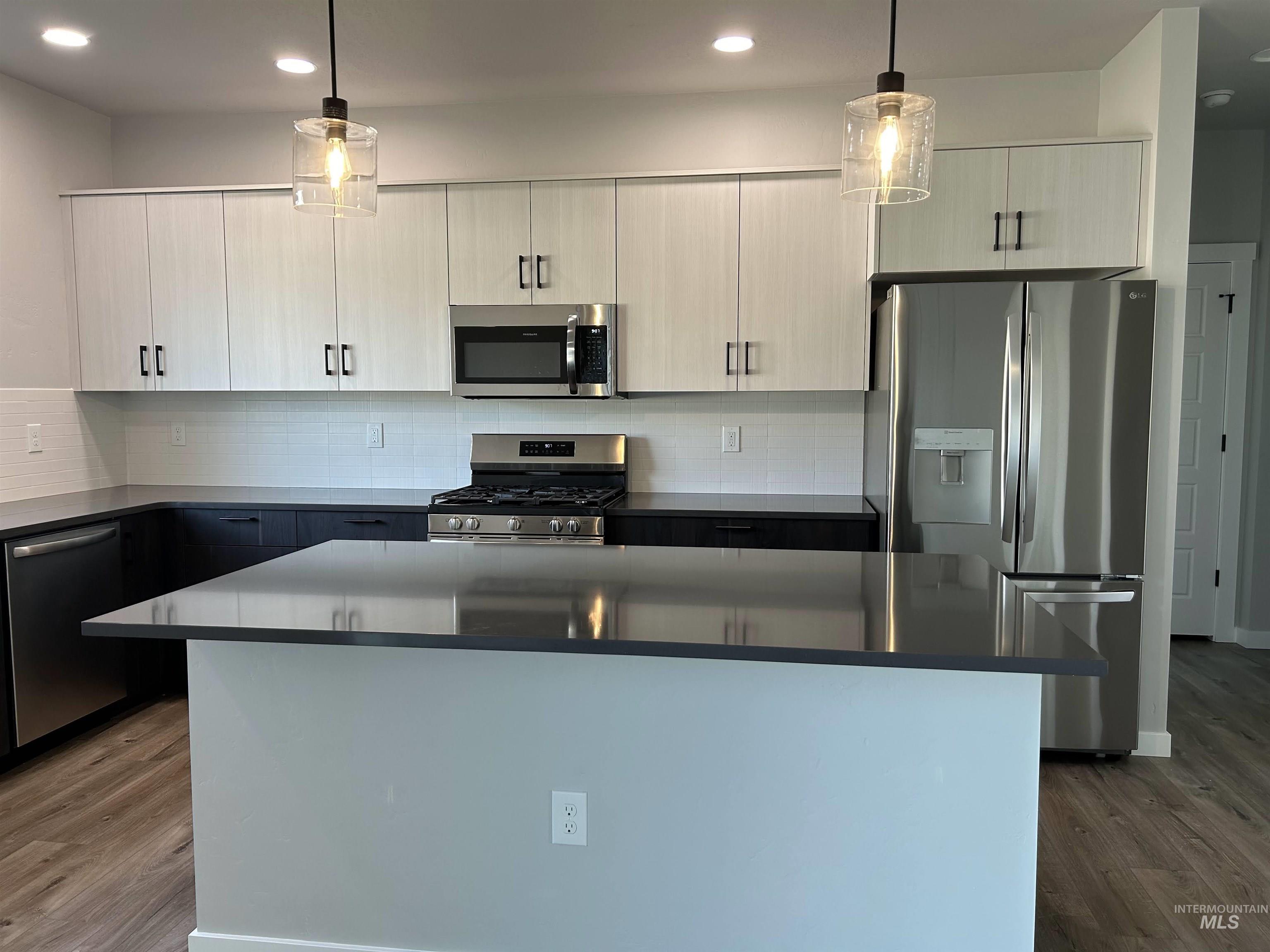 3039 S Alcamo Way, Meridian, Idaho 83642, 5 Bedrooms, 2.5 Bathrooms, Residential For Sale, Price $619,900, 98992688