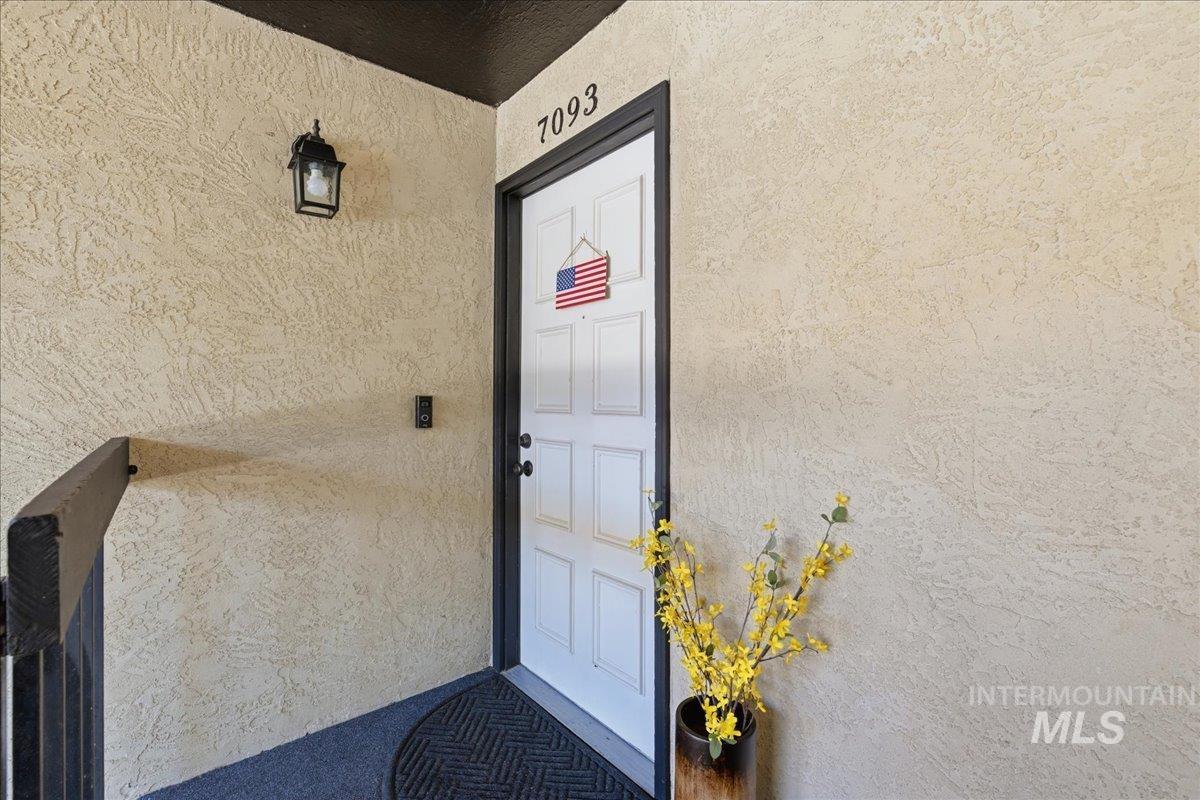 7093 W Colehaven Ln, Boise, Idaho 83704, 2 Bedrooms, 1 Bathroom, Residential For Sale, Price $240,000,MLS 98992693