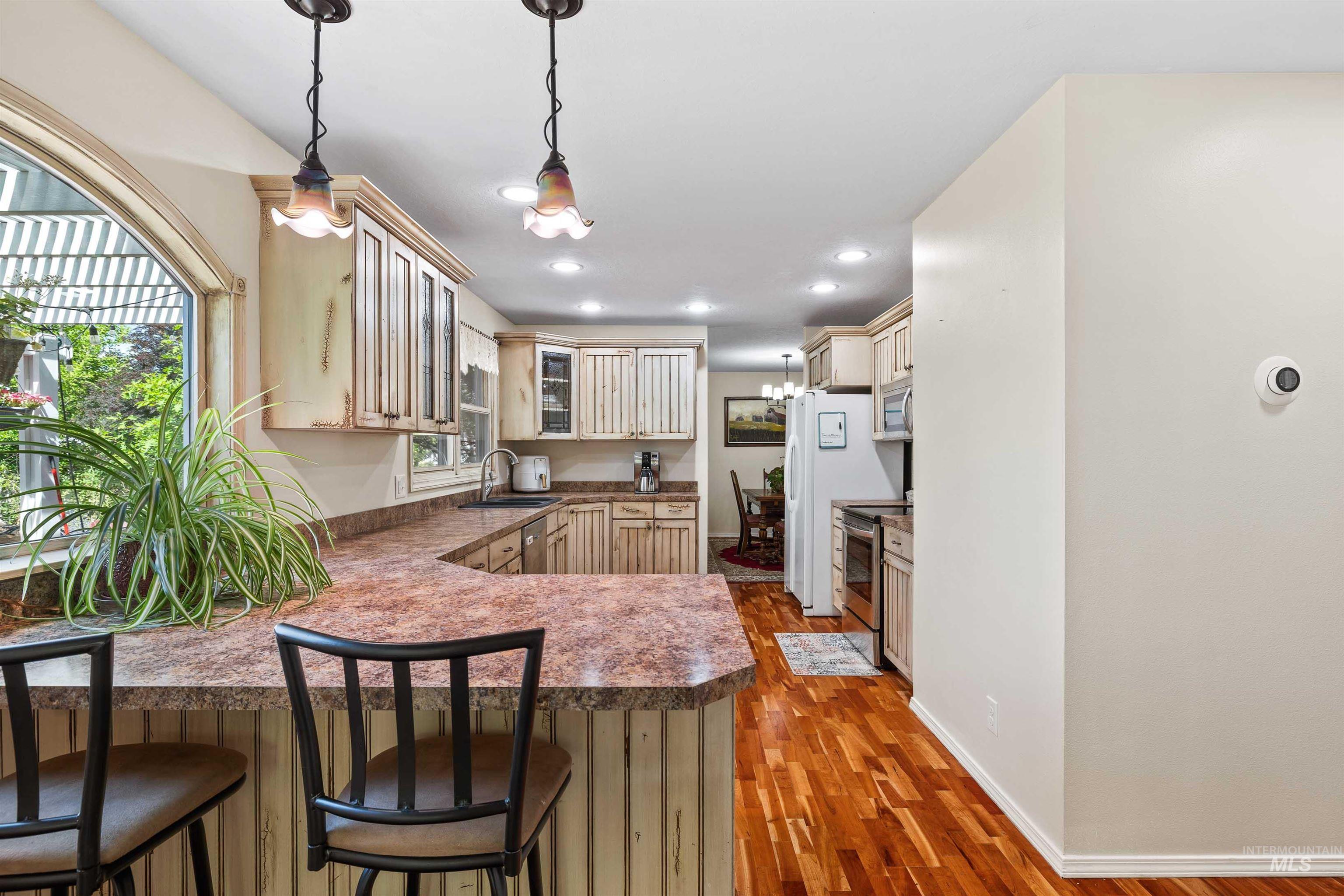 2055 Hillcrest Dr., Twin Falls, Idaho 83301, 3 Bedrooms, 2.5 Bathrooms, Residential For Sale, Price $424,900, 98992695
