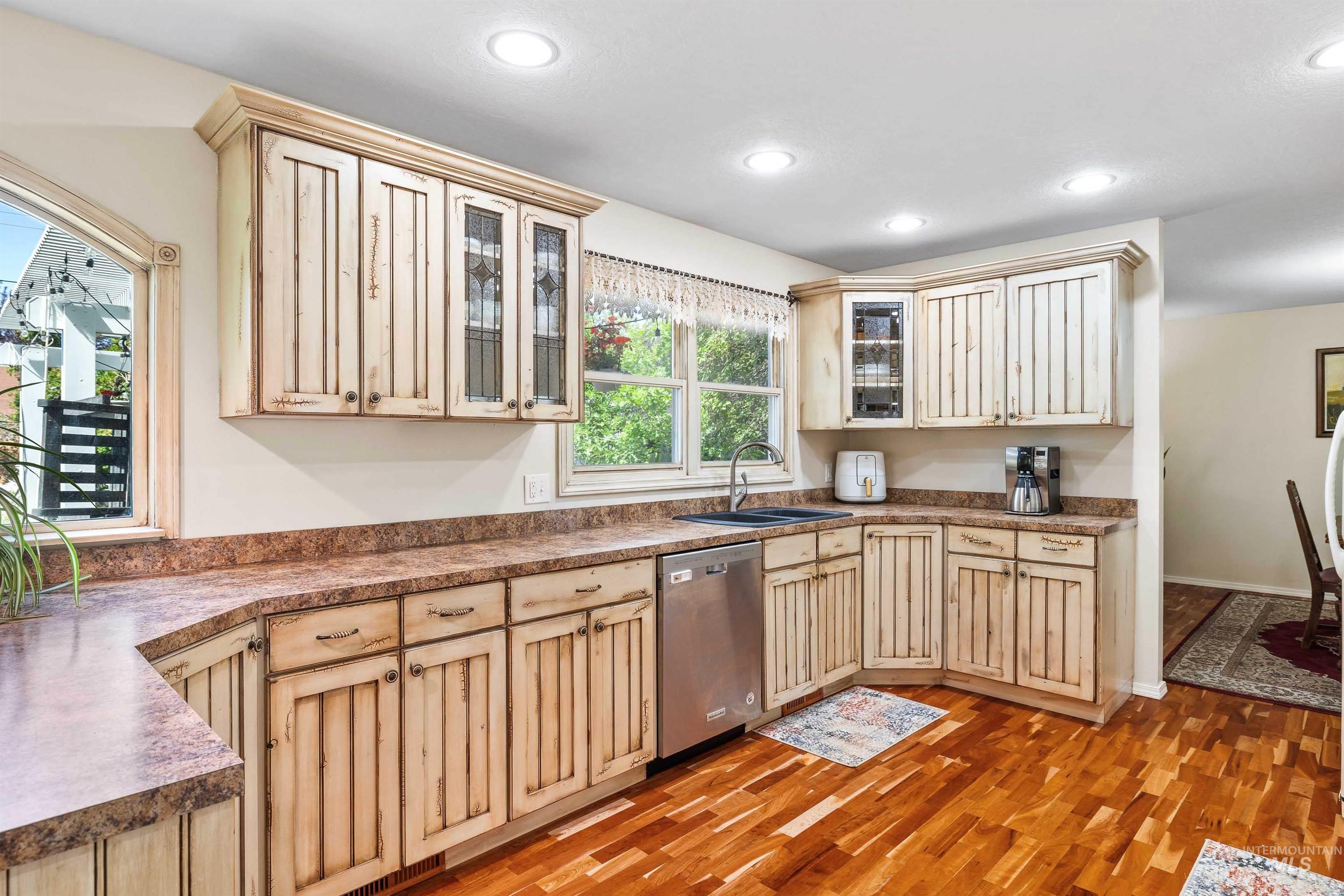 2055 Hillcrest Dr., Twin Falls, Idaho 83301, 3 Bedrooms, 2.5 Bathrooms, Residential For Sale, Price $424,900, 98992695