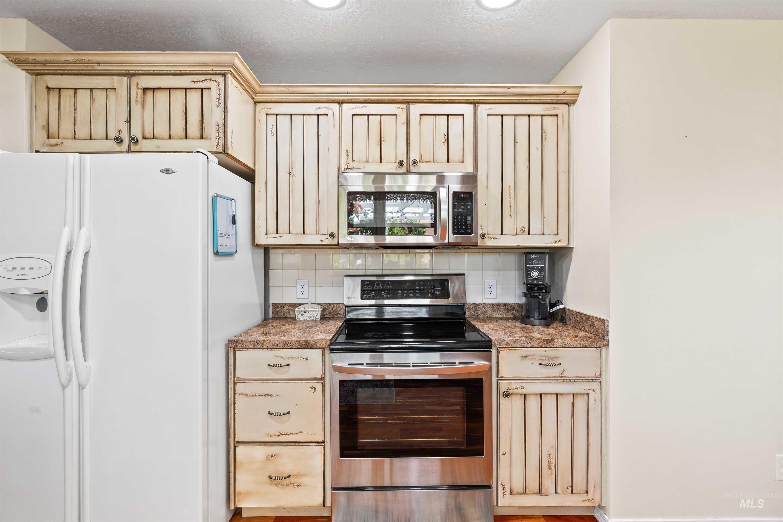 2055 Hillcrest Dr., Twin Falls, Idaho 83301, 3 Bedrooms, 2.5 Bathrooms, Residential For Sale, Price $414,900,MLS 98992695