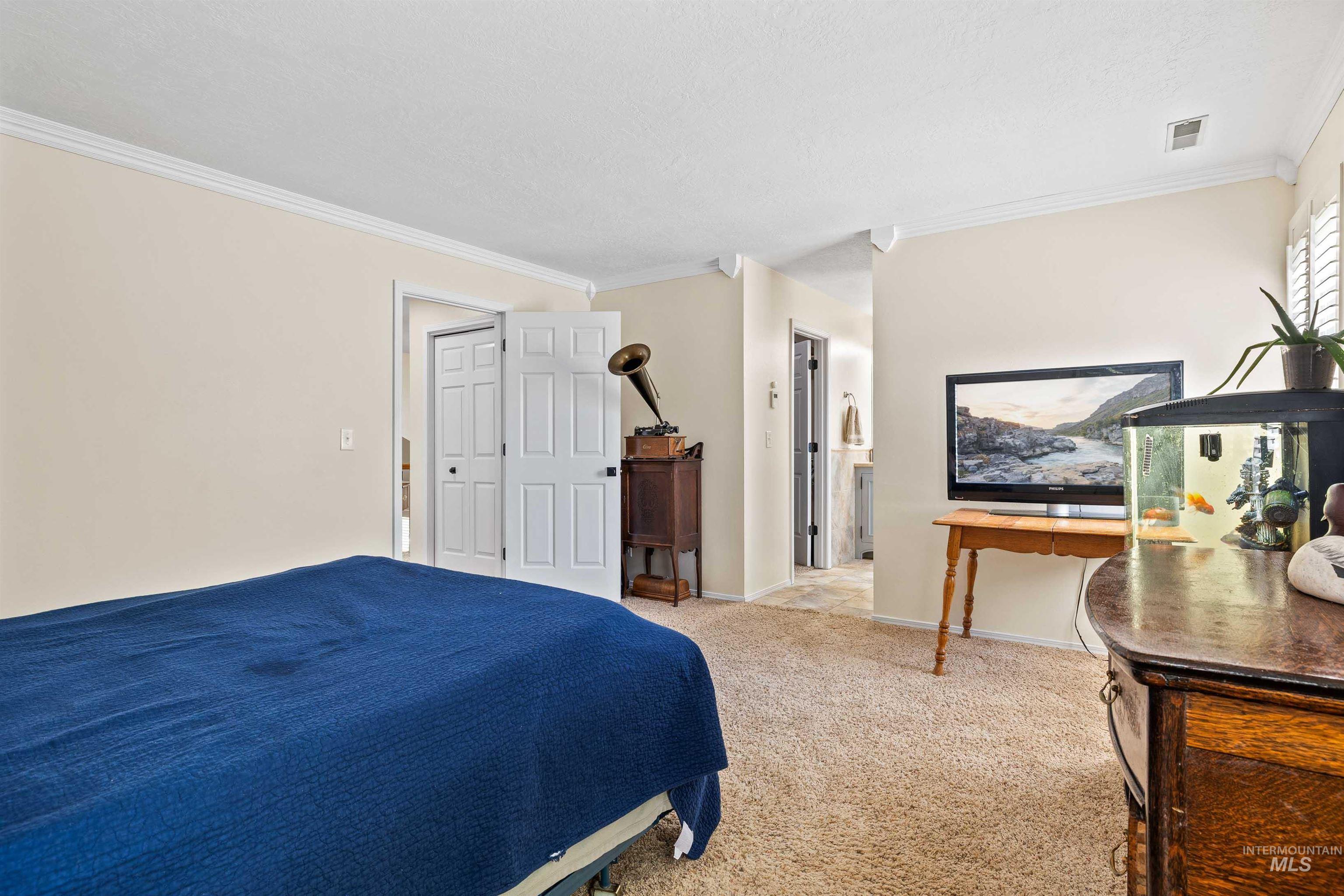 2055 Hillcrest Dr., Twin Falls, Idaho 83301, 3 Bedrooms, 2.5 Bathrooms, Residential For Sale, Price $424,900, 98992695