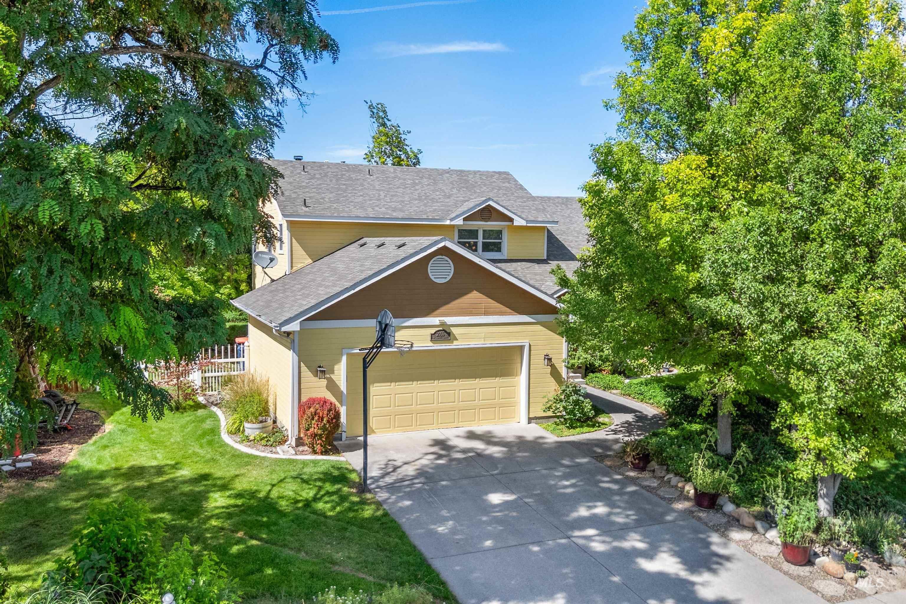 2055 Hillcrest Dr., Twin Falls, Idaho 83301, 3 Bedrooms, 2.5 Bathrooms, Residential For Sale, Price $424,900, 98992695