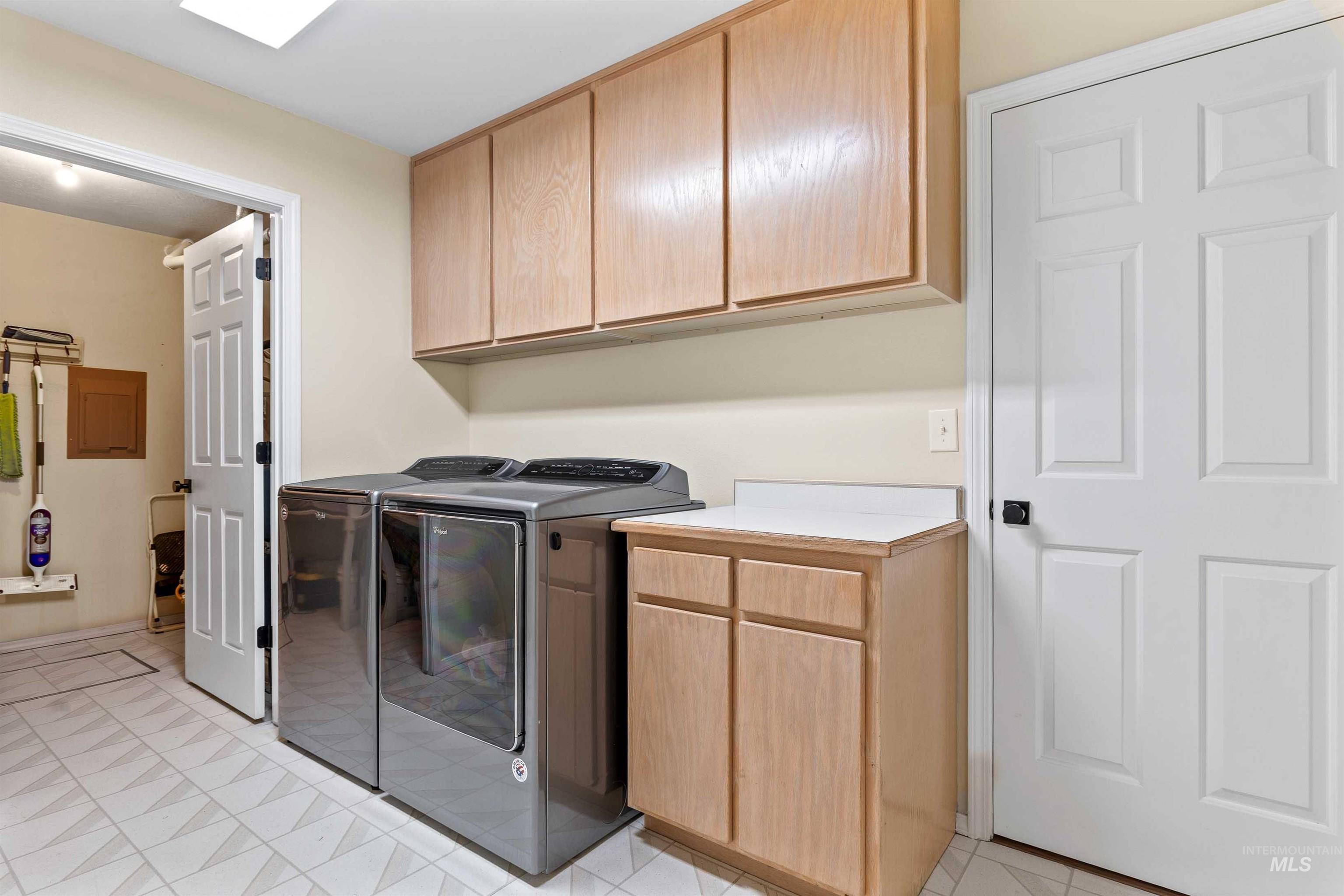 2055 Hillcrest Dr., Twin Falls, Idaho 83301, 3 Bedrooms, 2.5 Bathrooms, Residential For Sale, Price $424,900, 98992695