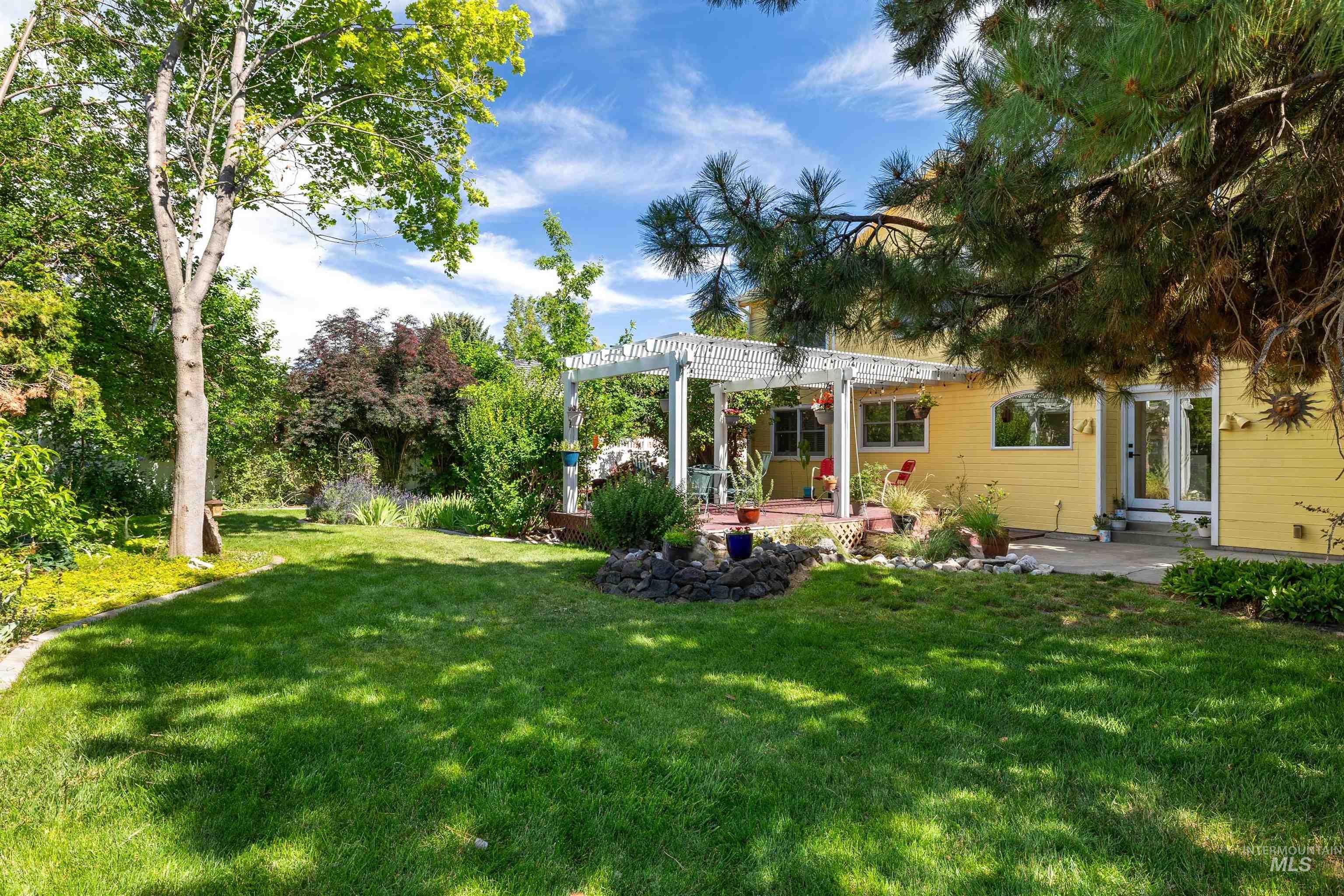 2055 Hillcrest Dr., Twin Falls, Idaho 83301, 3 Bedrooms, 2.5 Bathrooms, Residential For Sale, Price $424,900, 98992695