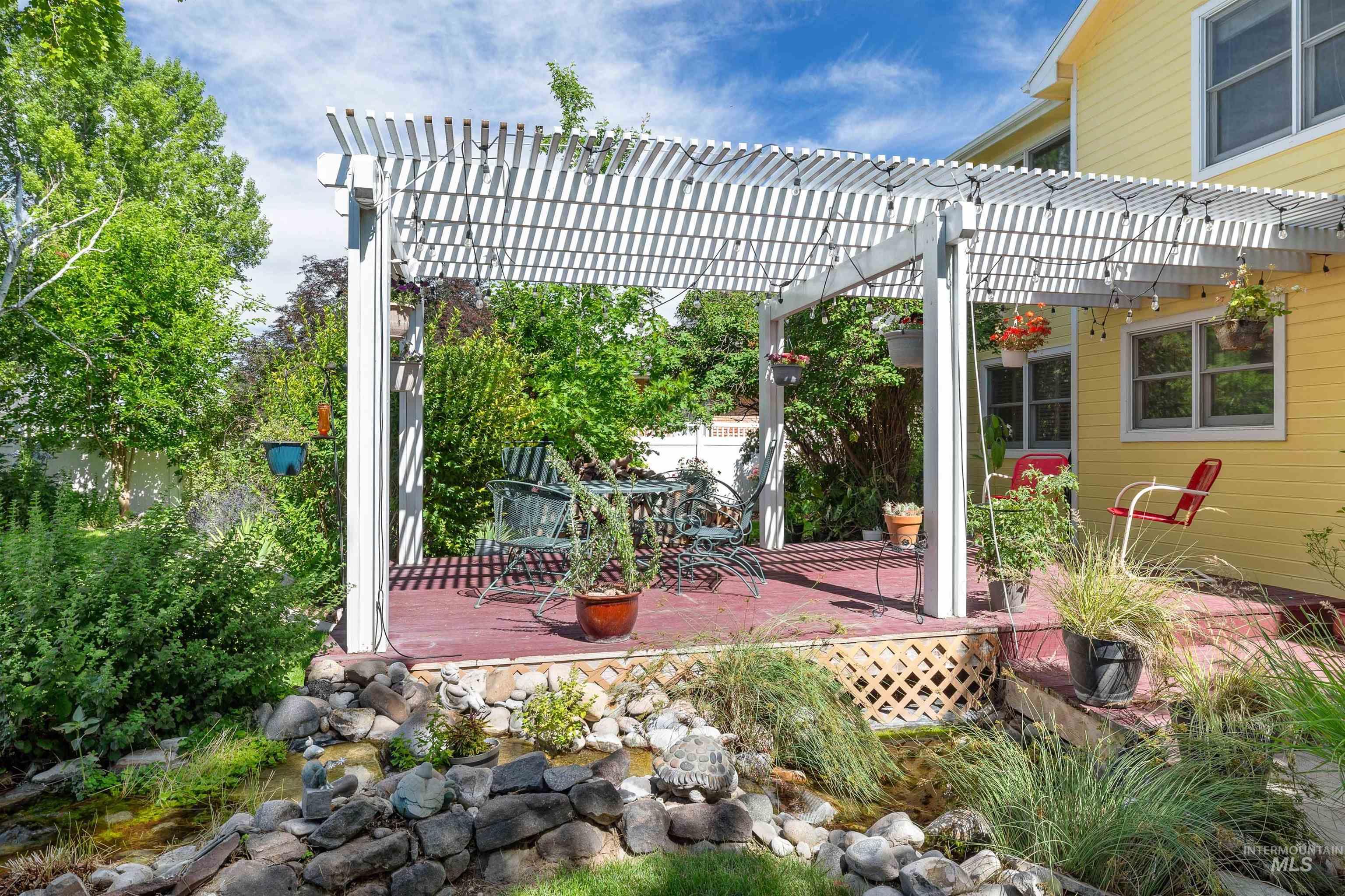 2055 Hillcrest Dr., Twin Falls, Idaho 83301, 3 Bedrooms, 2.5 Bathrooms, Residential For Sale, Price $424,900, 98992695