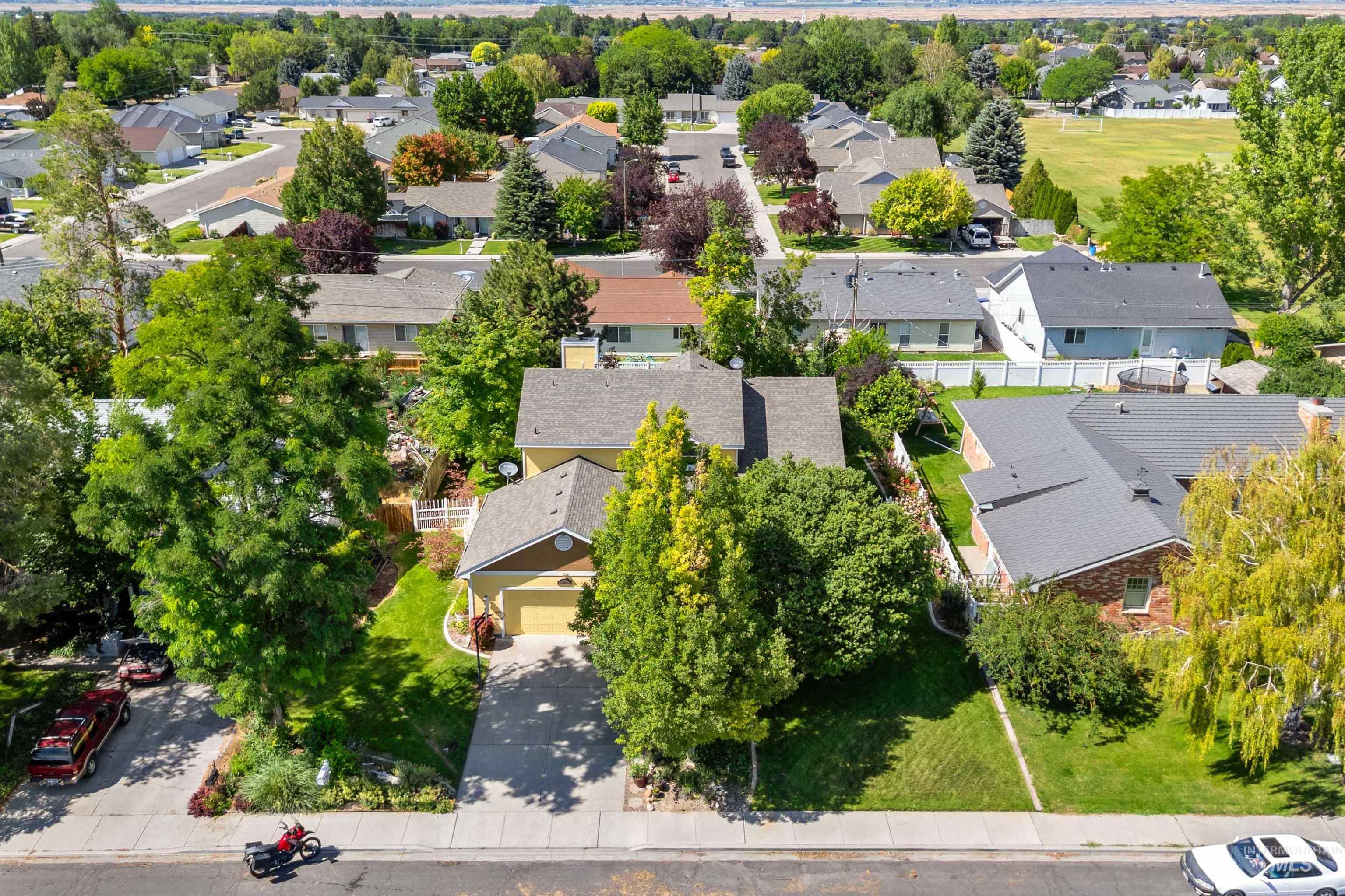 2055 Hillcrest Dr., Twin Falls, Idaho 83301, 3 Bedrooms, 2.5 Bathrooms, Residential For Sale, Price $414,900,MLS 98992695
