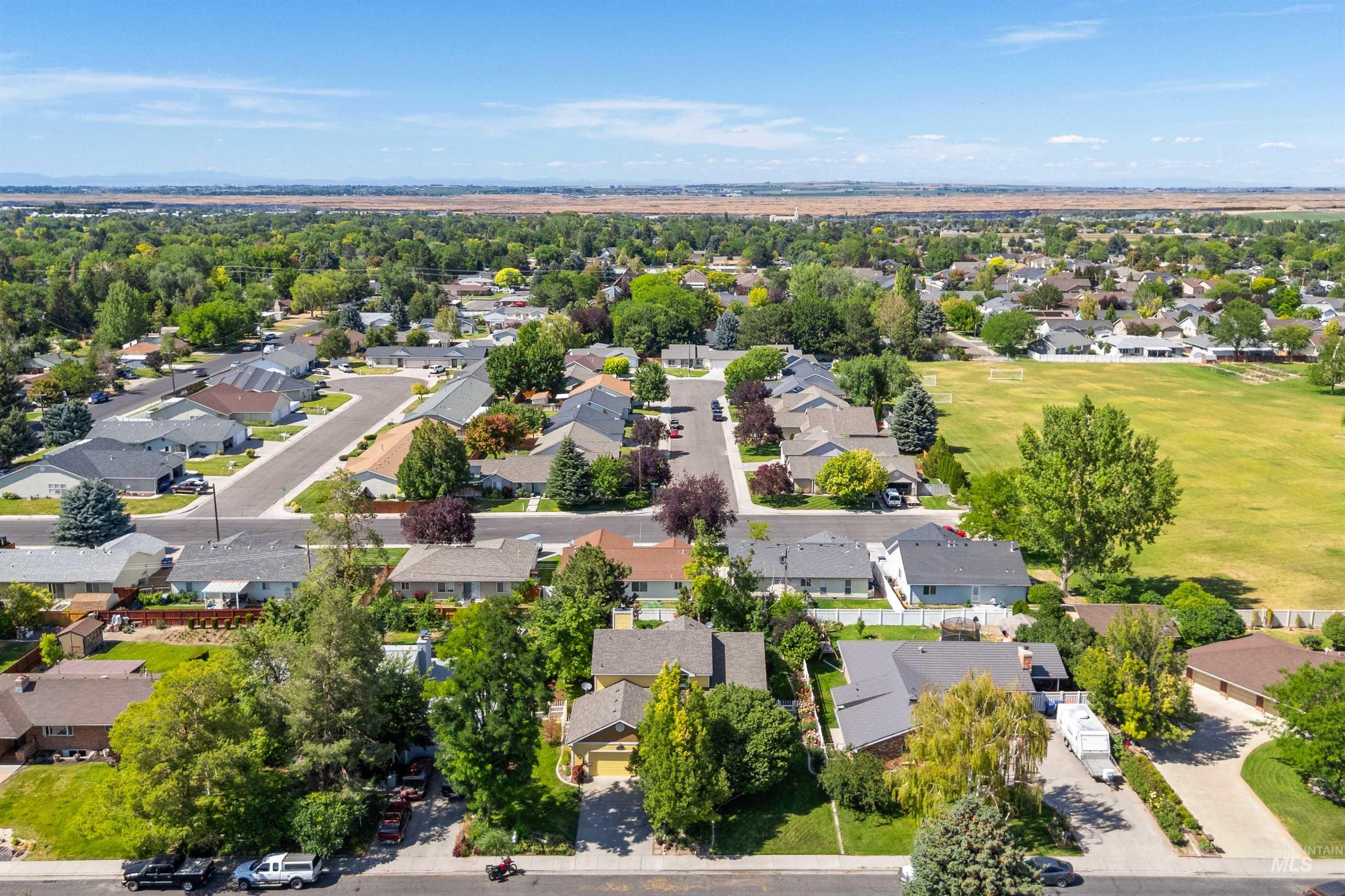2055 Hillcrest Dr., Twin Falls, Idaho 83301, 3 Bedrooms, 2.5 Bathrooms, Residential For Sale, Price $424,900, 98992695