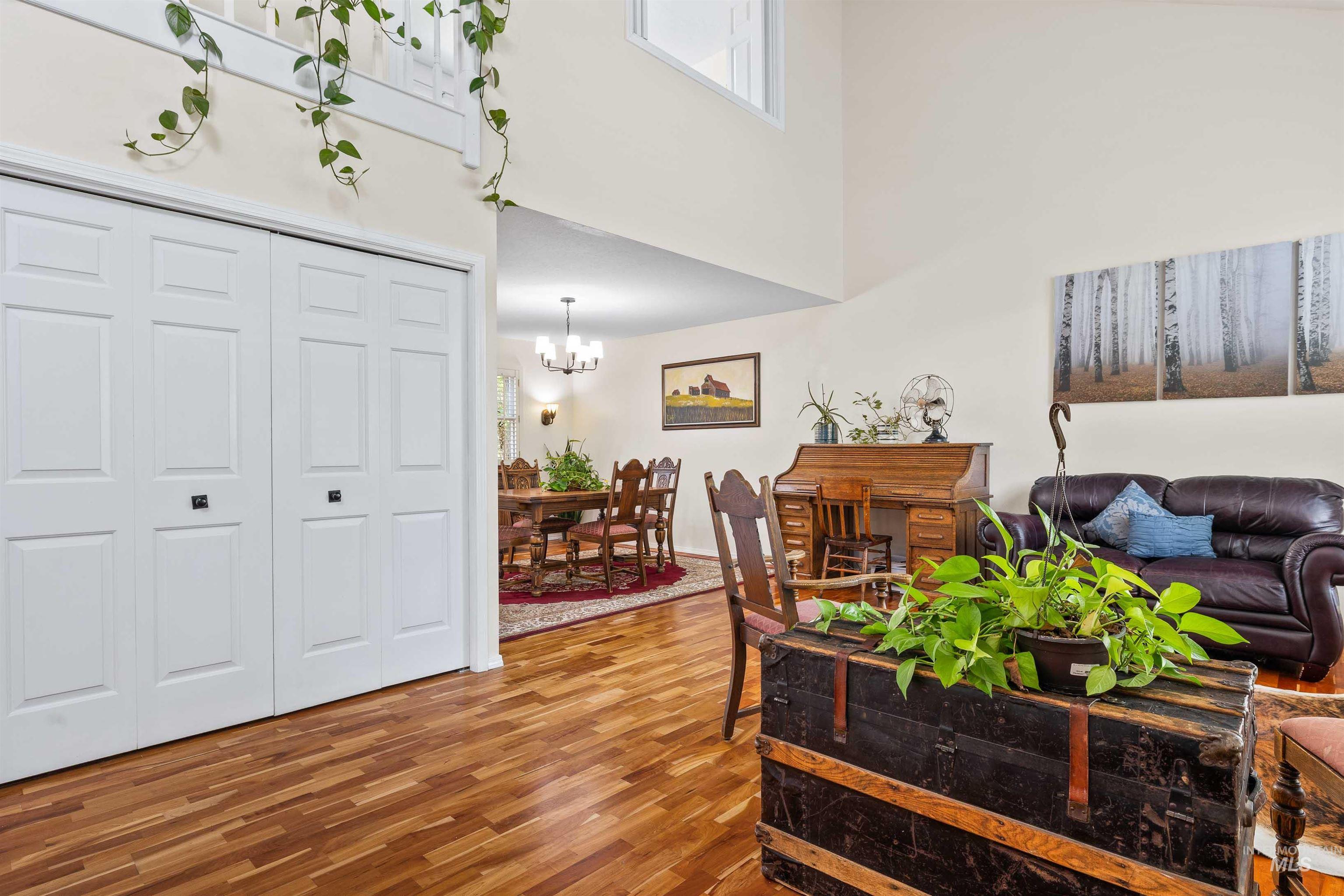 2055 Hillcrest Dr., Twin Falls, Idaho 83301, 3 Bedrooms, 2.5 Bathrooms, Residential For Sale, Price $424,900, 98992695