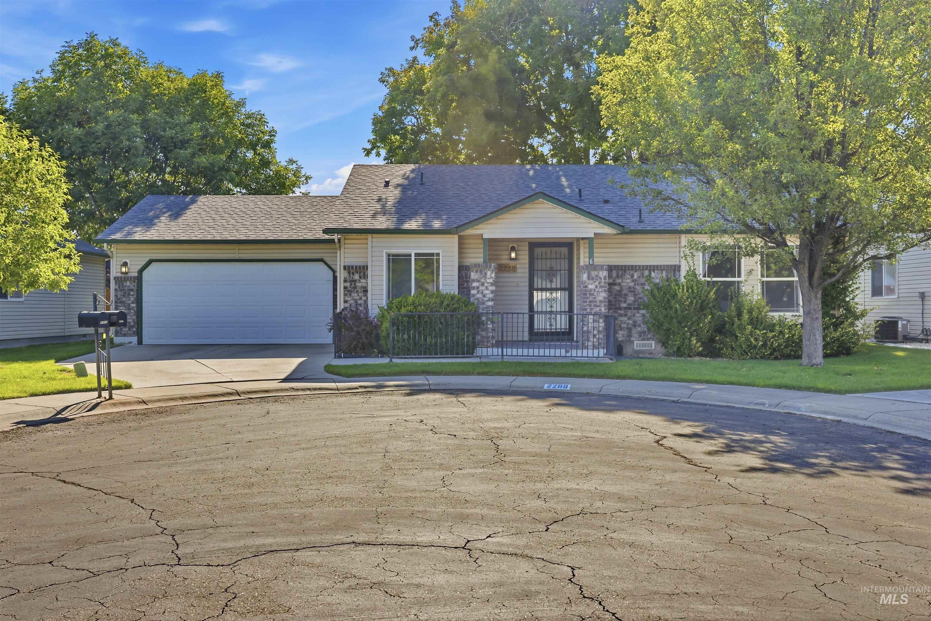 2288 N Linda Vista Pl, Boise, Idaho 83704, 2 Bedrooms, 2 Bathrooms, Residential For Sale, Price $375,000, 98992702