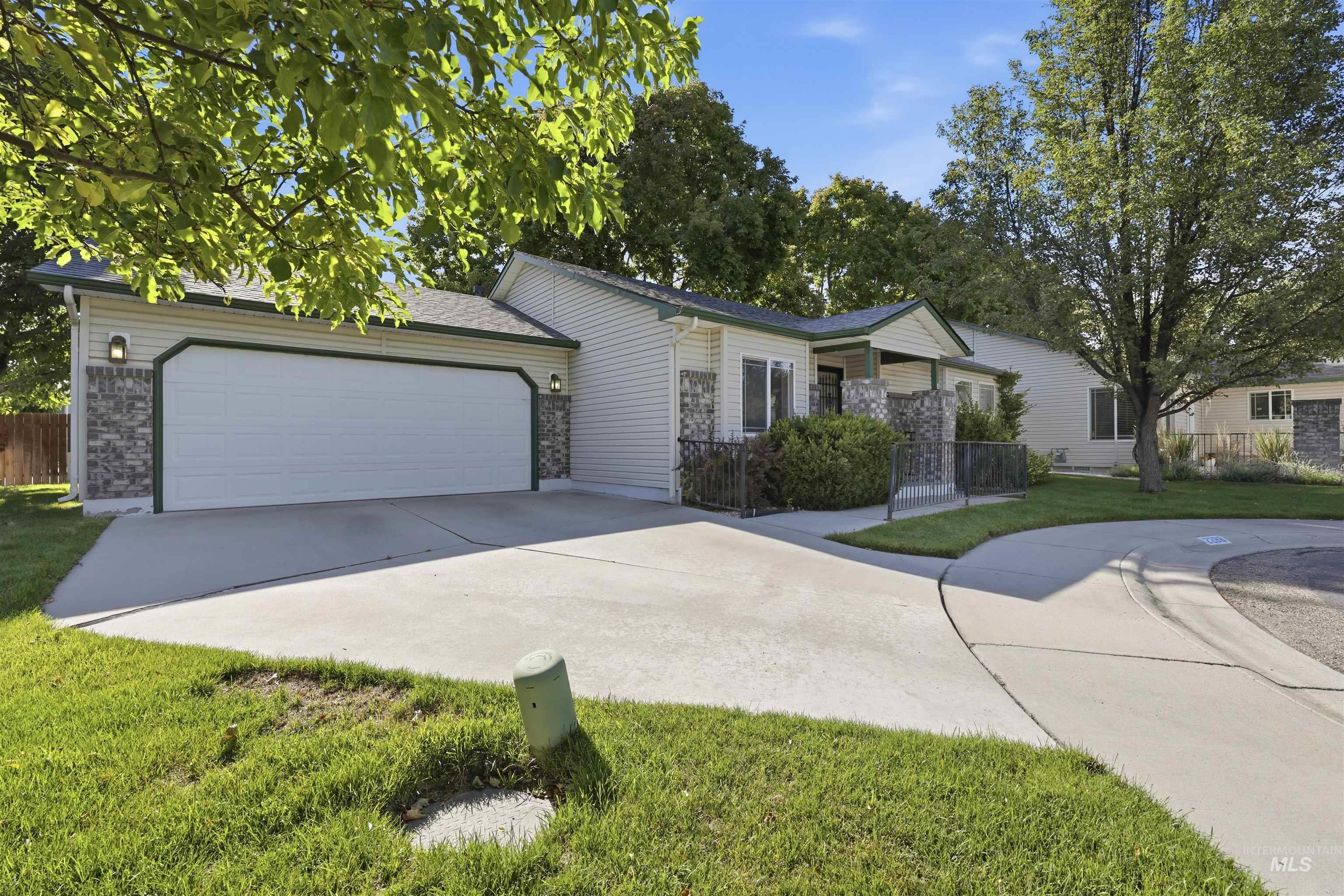 2288 N Linda Vista Pl, Boise, Idaho 83704, 2 Bedrooms, 2 Bathrooms, Residential For Sale, Price $375,000,MLS 98992702