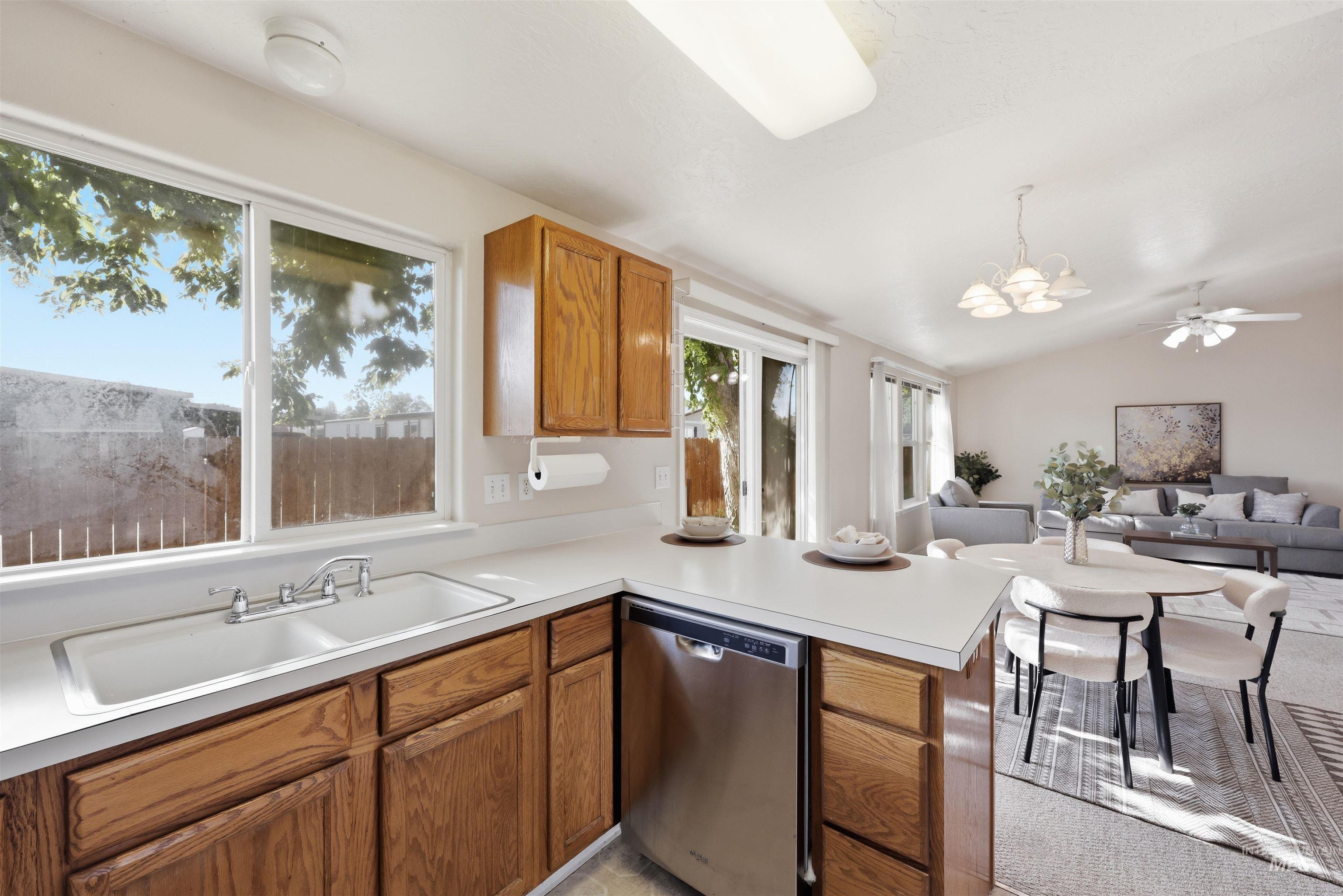 2288 N Linda Vista Pl, Boise, Idaho 83704, 2 Bedrooms, 2 Bathrooms, Residential For Sale, Price $375,000,MLS 98992702