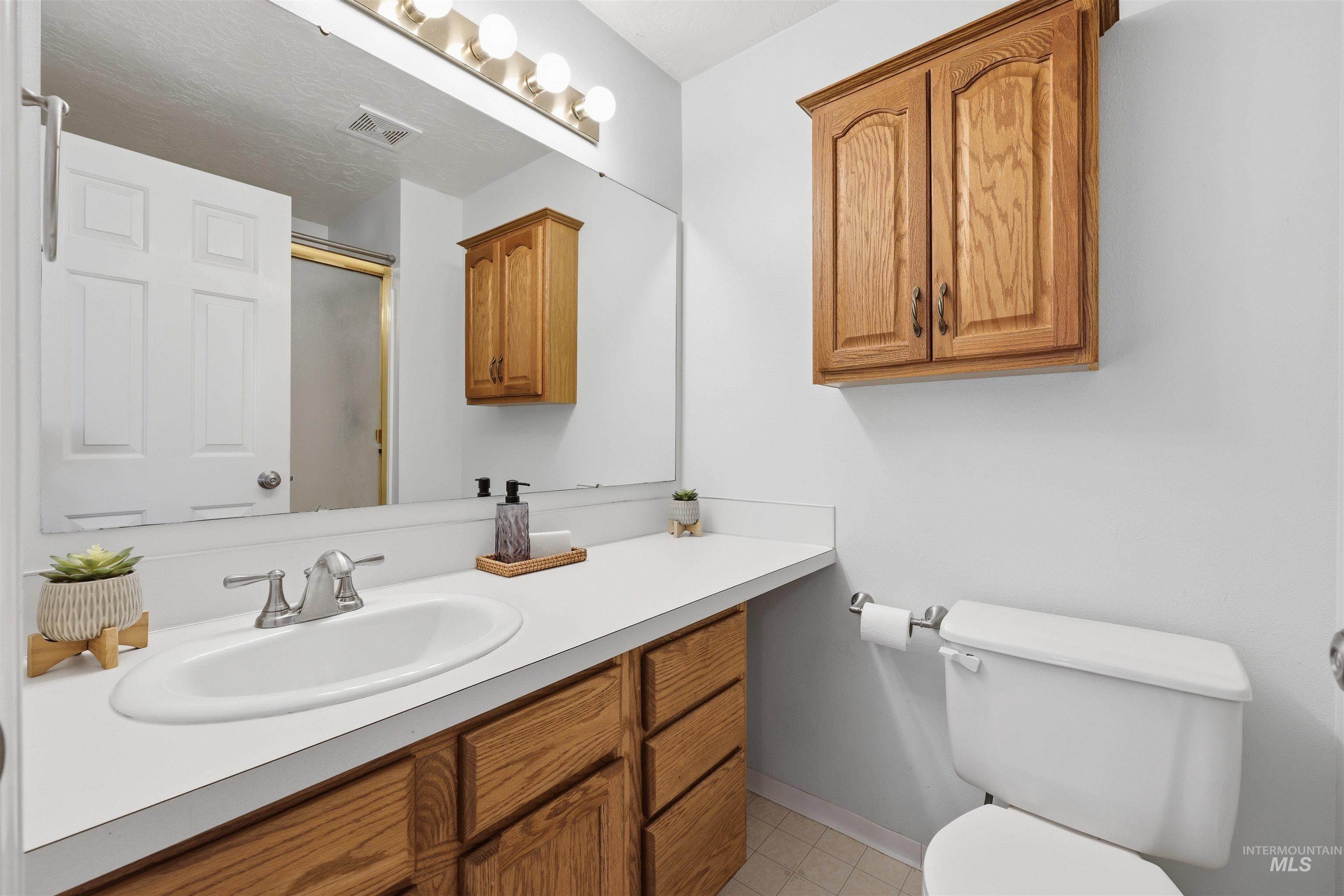 2288 N Linda Vista Pl, Boise, Idaho 83704, 2 Bedrooms, 2 Bathrooms, Residential For Sale, Price $375,000,MLS 98992702