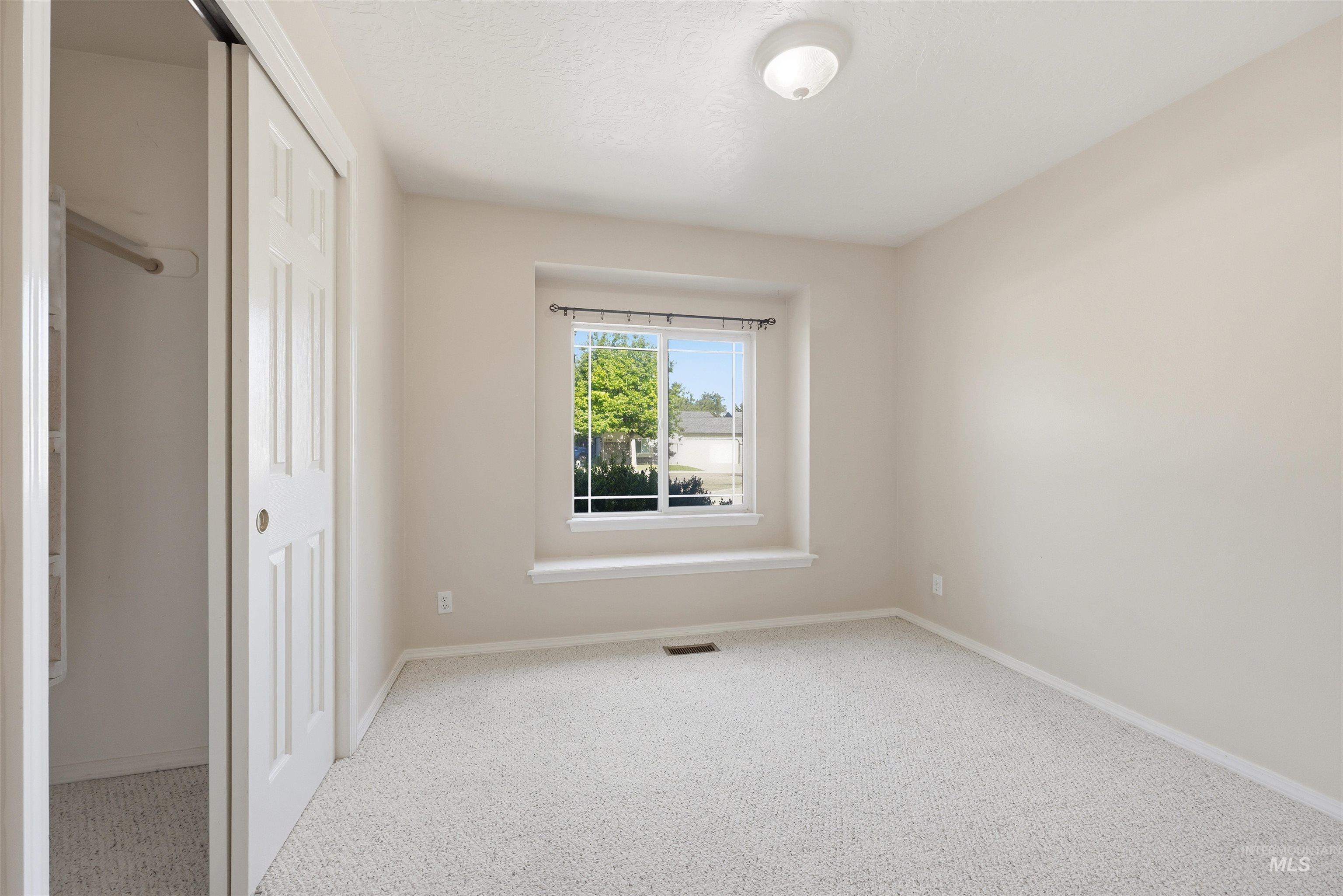2288 N Linda Vista Pl, Boise, Idaho 83704, 2 Bedrooms, 2 Bathrooms, Residential For Sale, Price $375,000,MLS 98992702