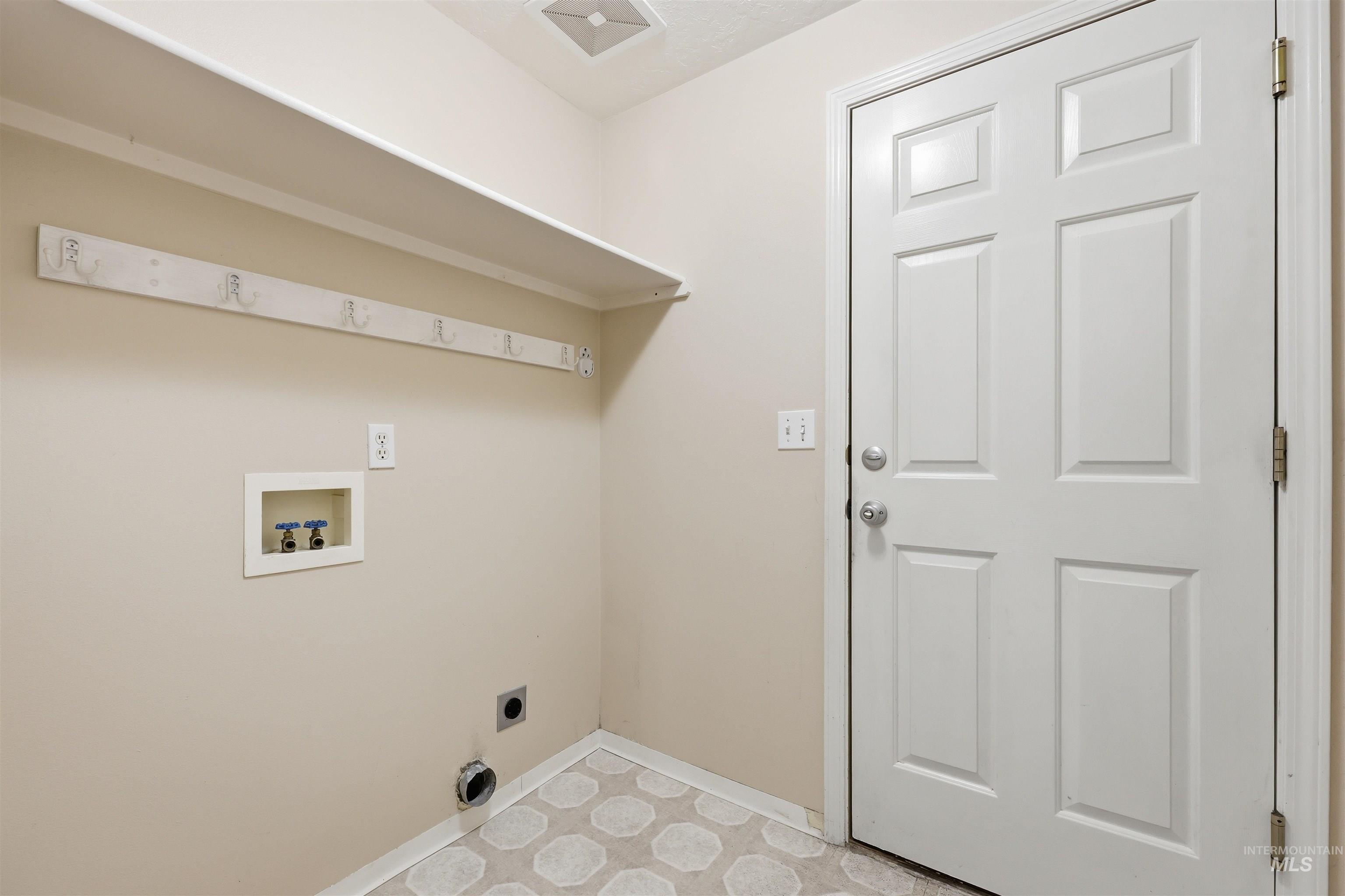 2288 N Linda Vista Pl, Boise, Idaho 83704, 2 Bedrooms, 2 Bathrooms, Residential For Sale, Price $375,000,MLS 98992702