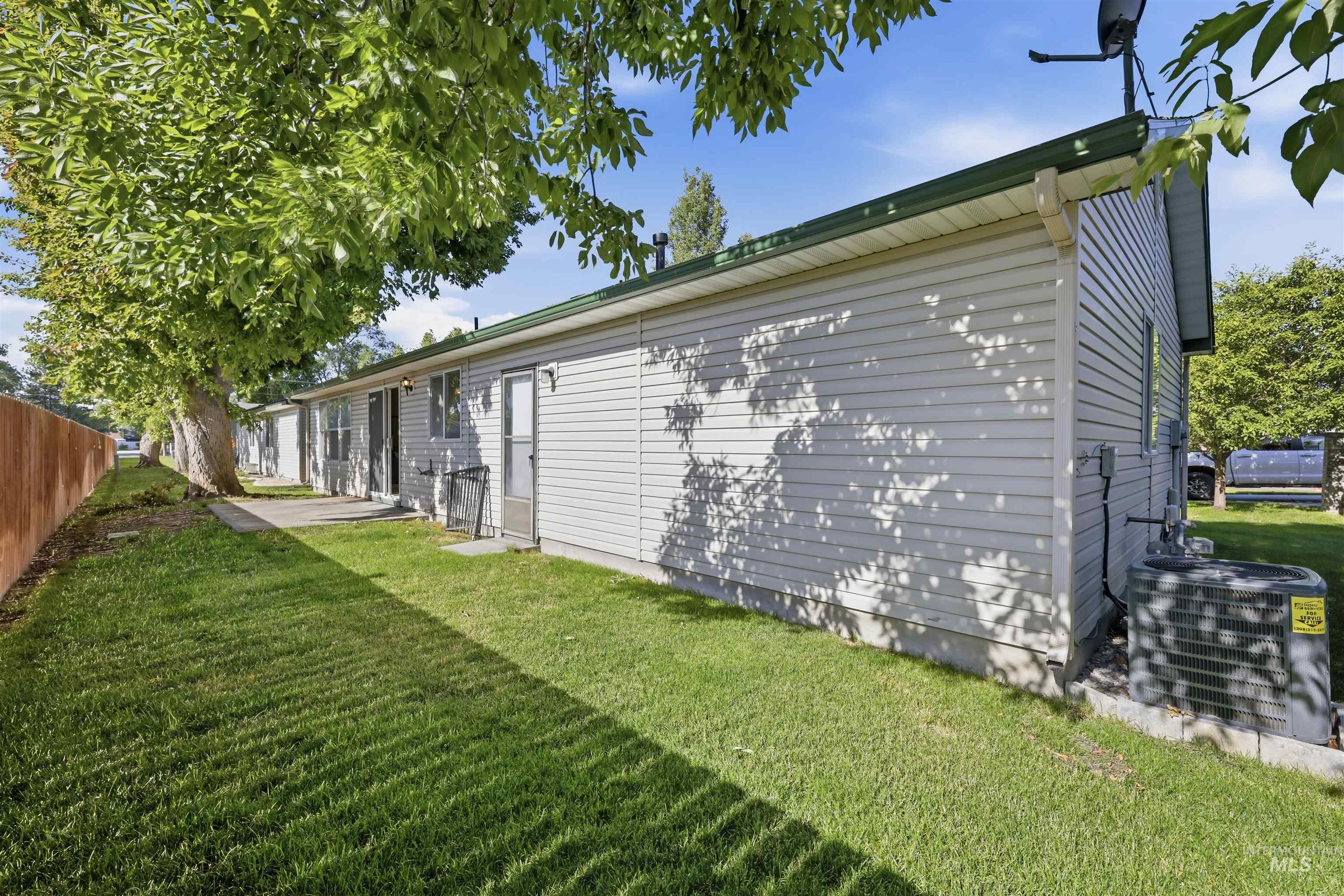 2288 N Linda Vista Pl, Boise, Idaho 83704, 2 Bedrooms, 2 Bathrooms, Residential For Sale, Price $375,000,MLS 98992702