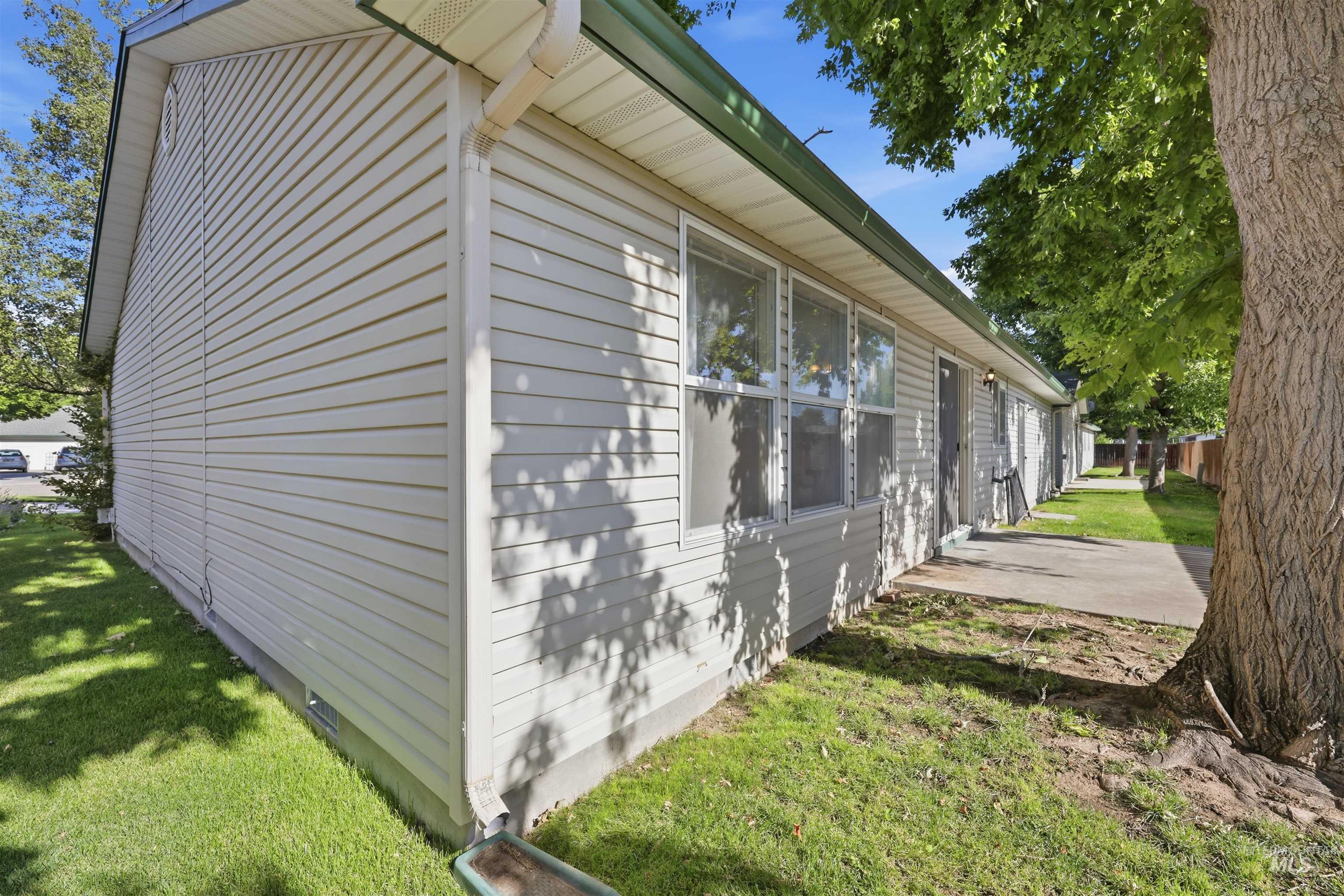 2288 N Linda Vista Pl, Boise, Idaho 83704, 2 Bedrooms, 2 Bathrooms, Residential For Sale, Price $375,000,MLS 98992702