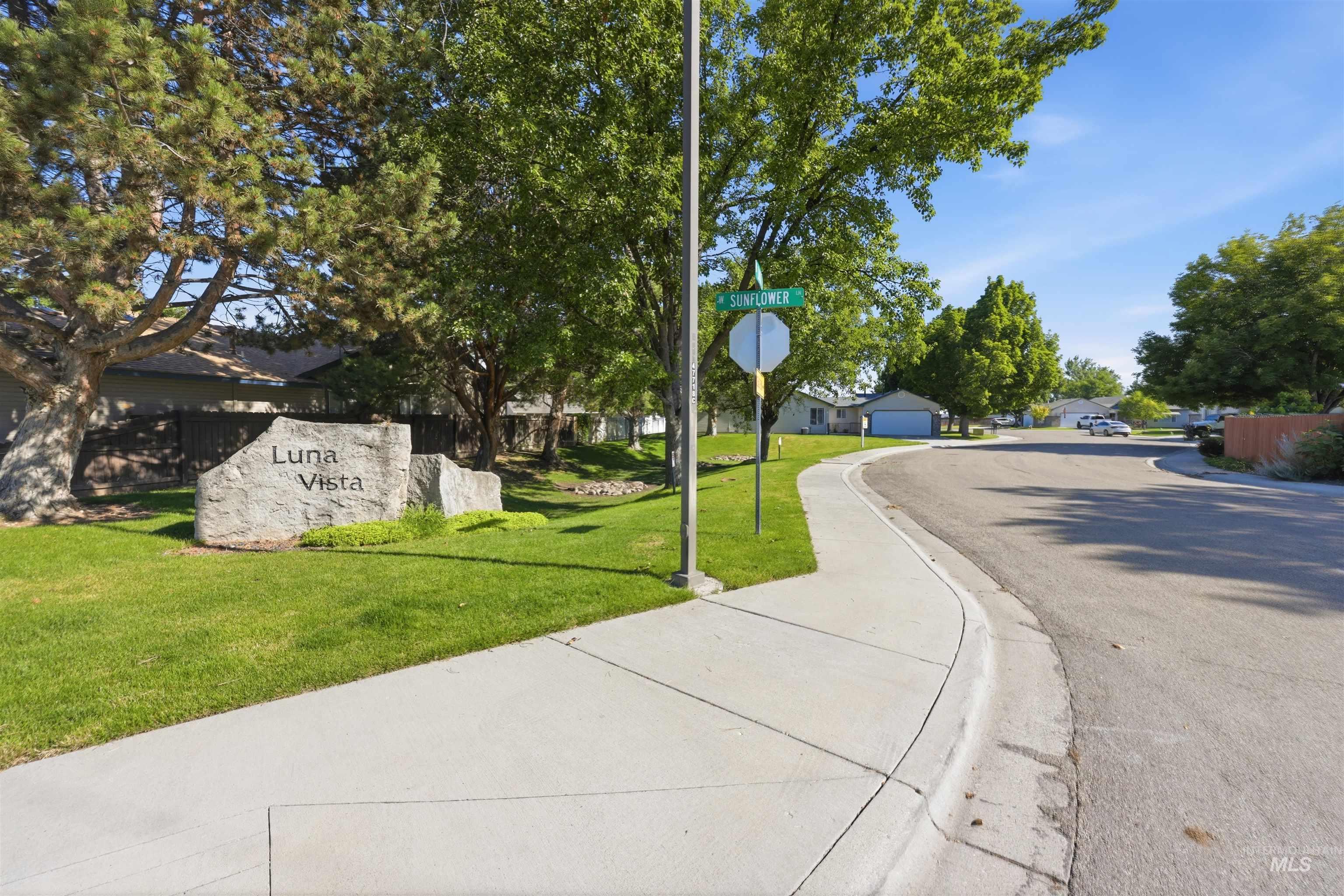 2288 N Linda Vista Pl, Boise, Idaho 83704, 2 Bedrooms, 2 Bathrooms, Residential For Sale, Price $375,000,MLS 98992702