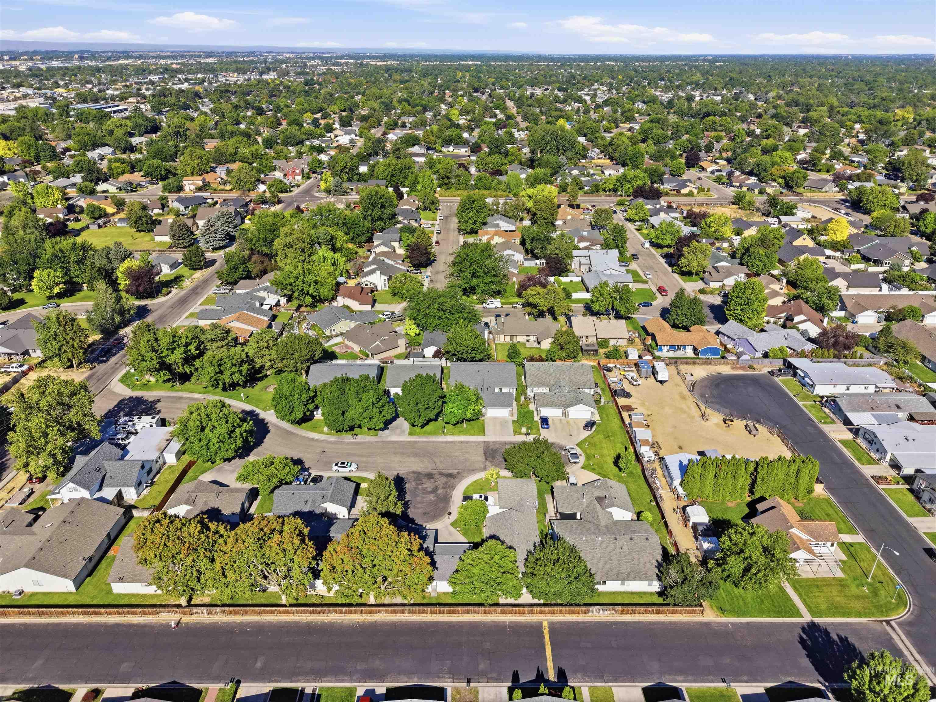 2288 N Linda Vista Pl, Boise, Idaho 83704, 2 Bedrooms, 2 Bathrooms, Residential For Sale, Price $375,000,MLS 98992702