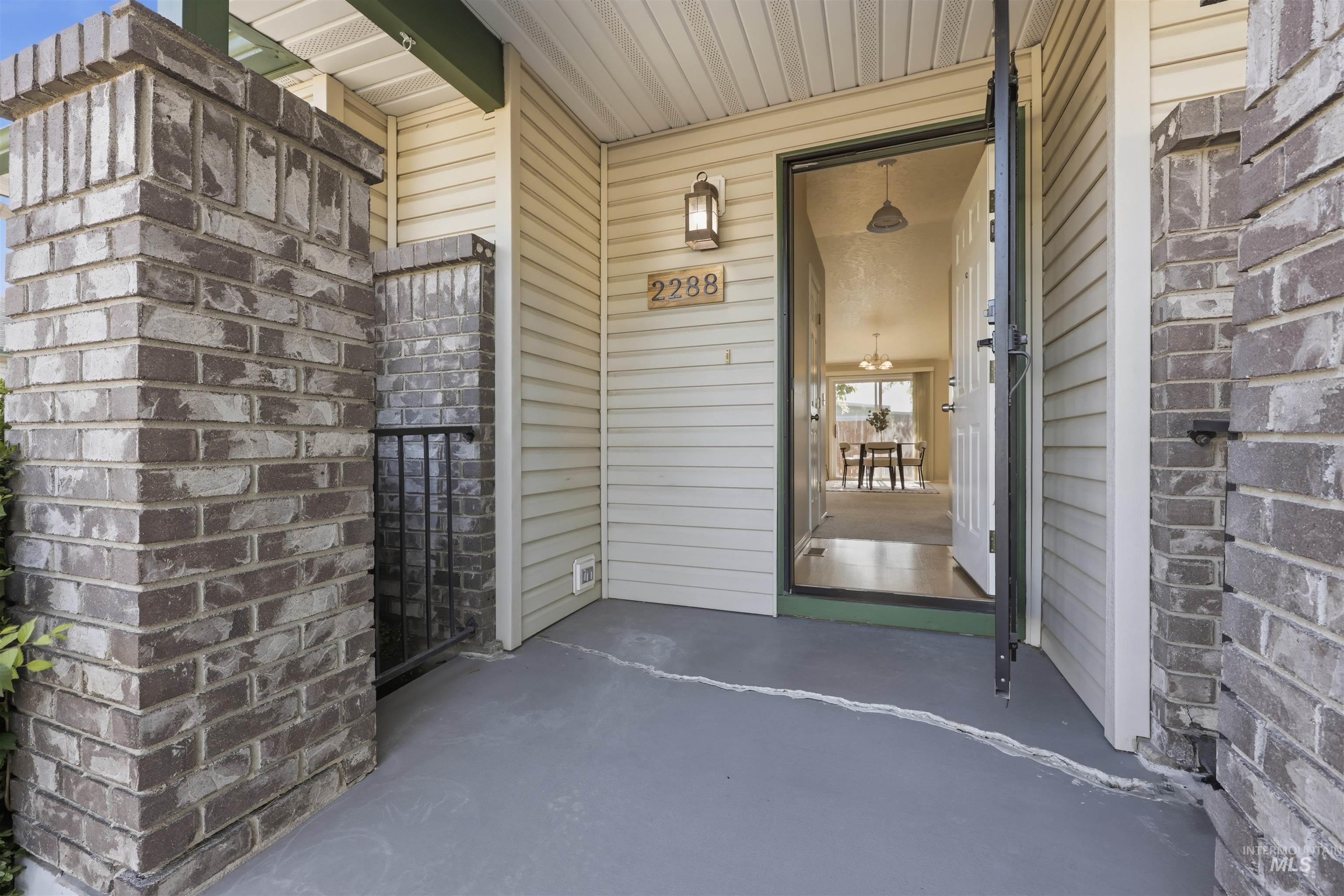 2288 N Linda Vista Pl, Boise, Idaho 83704, 2 Bedrooms, 2 Bathrooms, Residential For Sale, Price $375,000,MLS 98992702