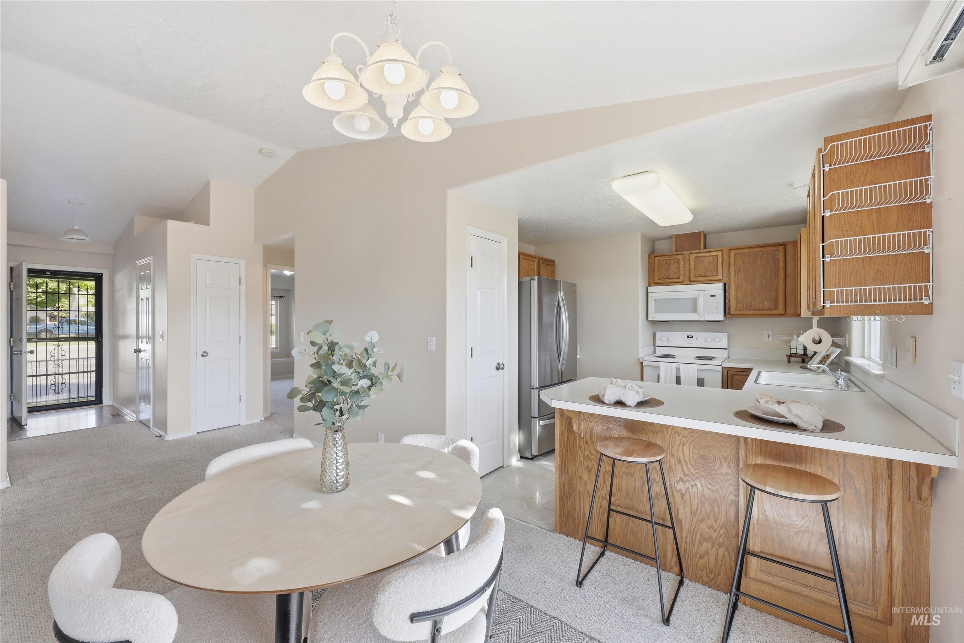 2288 N Linda Vista Pl, Boise, Idaho 83704, 2 Bedrooms, 2 Bathrooms, Residential For Sale, Price $375,000,MLS 98992702