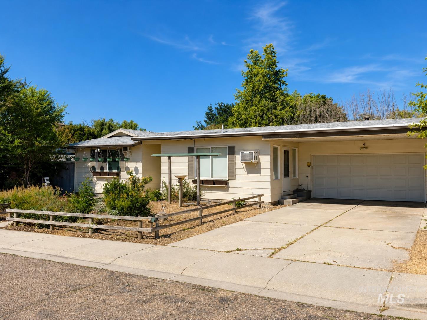 73 N Elijah Dr, Nampa, Idaho 83651, 3 Bedrooms, 2 Bathrooms, Residential For Sale, Price $344,900, 98992703