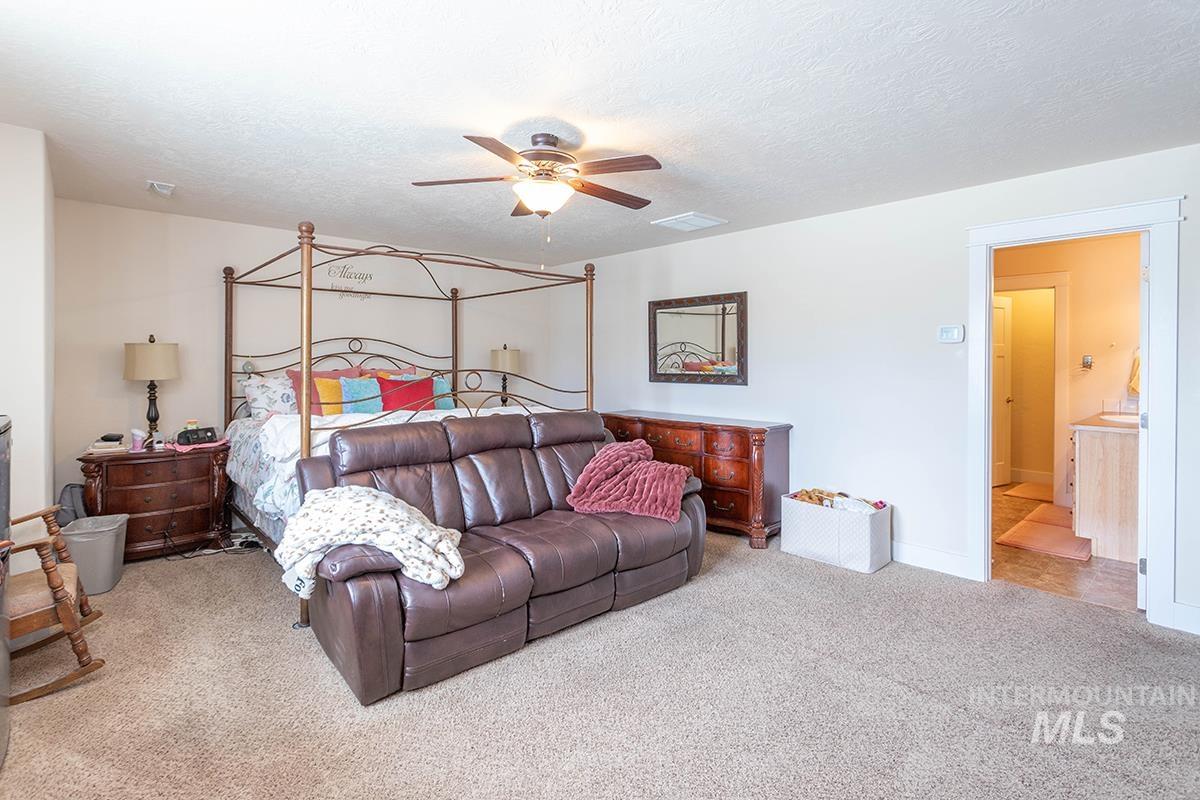 2820 W Paula Red, Kuna, Idaho 83634, 5 Bedrooms, 4 Bathrooms, Residential For Sale, Price $679,900, 98992706