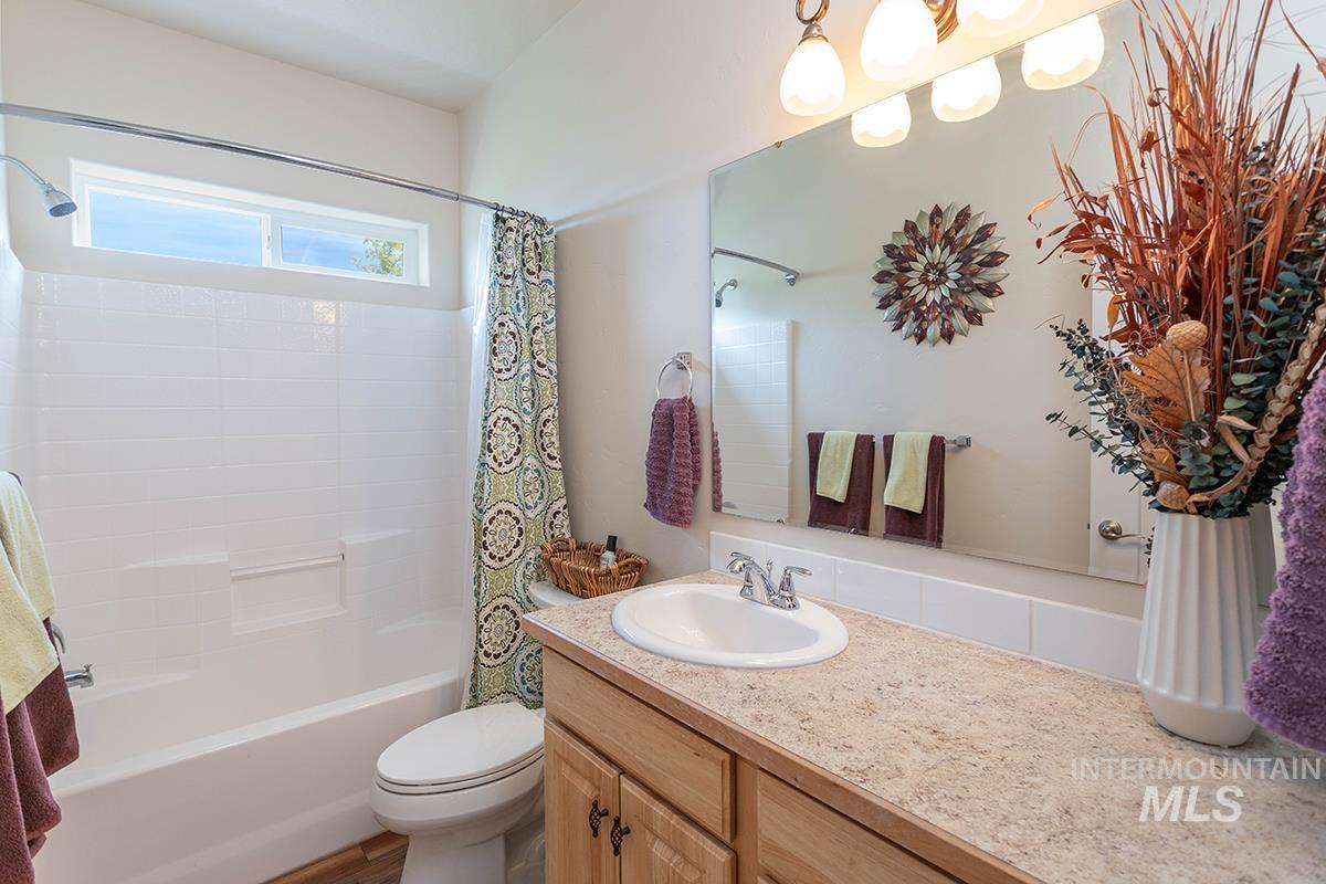 2820 W Paula Red, Kuna, Idaho 83634, 5 Bedrooms, 4 Bathrooms, Residential For Sale, Price $679,900, 98992706