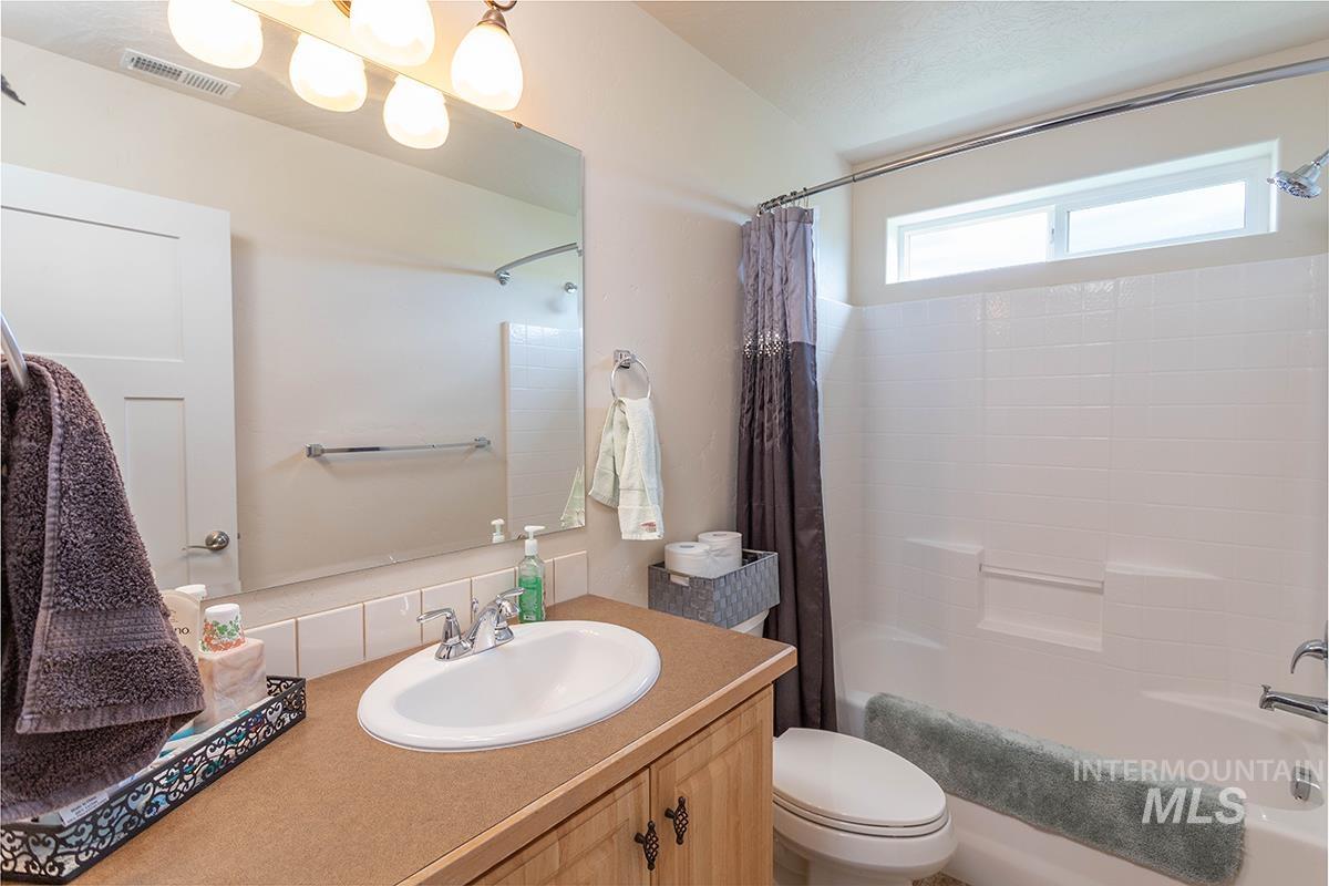 2820 W Paula Red, Kuna, Idaho 83634, 5 Bedrooms, 4 Bathrooms, Residential For Sale, Price $679,900, 98992706