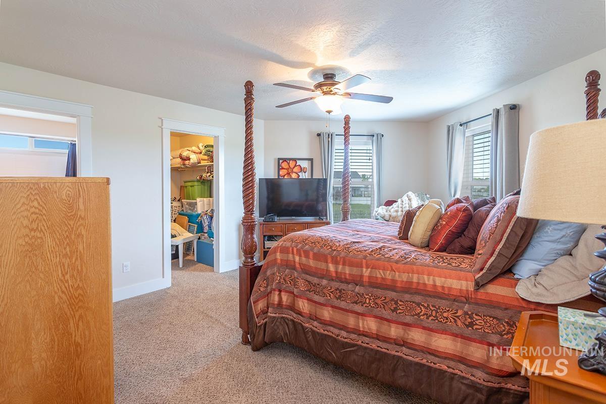 2820 W Paula Red, Kuna, Idaho 83634, 5 Bedrooms, 4 Bathrooms, Residential For Sale, Price $679,900, 98992706