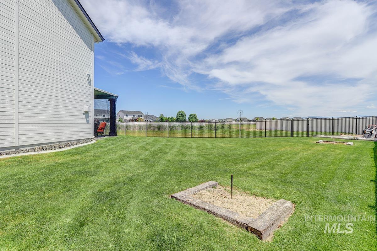 2820 W Paula Red, Kuna, Idaho 83634, 5 Bedrooms, 4 Bathrooms, Residential For Sale, Price $679,900, 98992706