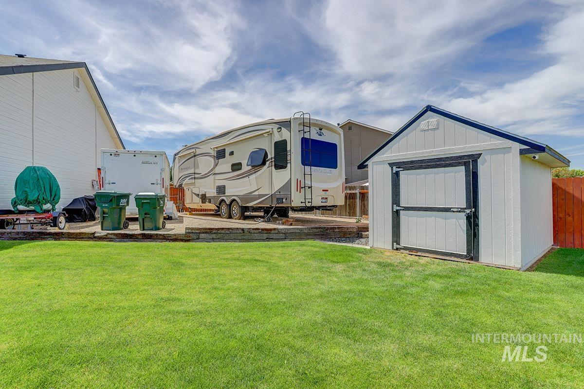2820 W Paula Red, Kuna, Idaho 83634, 5 Bedrooms, 4 Bathrooms, Residential For Sale, Price $679,900, 98992706