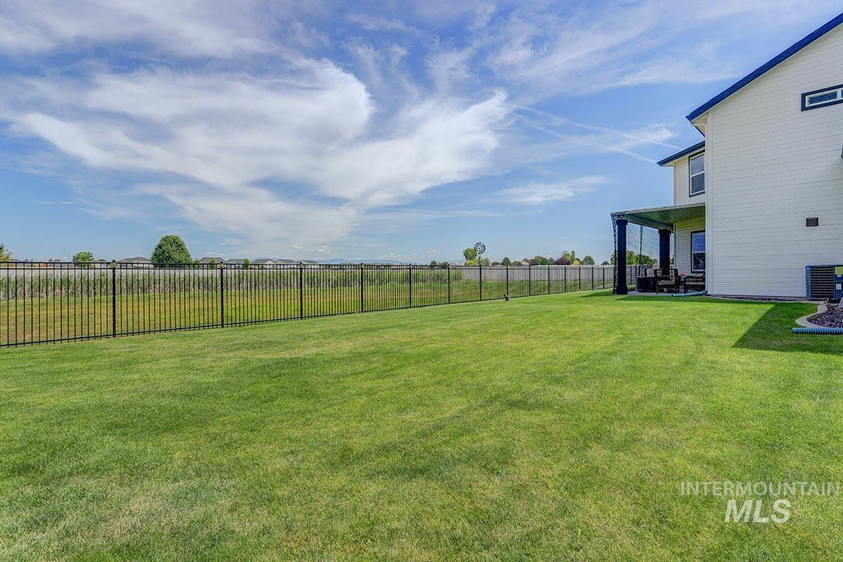 2820 W Paula Red, Kuna, Idaho 83634, 5 Bedrooms, 4 Bathrooms, Residential For Sale, Price $679,900, 98992706