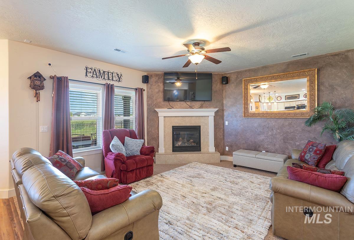 2820 W Paula Red, Kuna, Idaho 83634, 5 Bedrooms, 4 Bathrooms, Residential For Sale, Price $679,900, 98992706