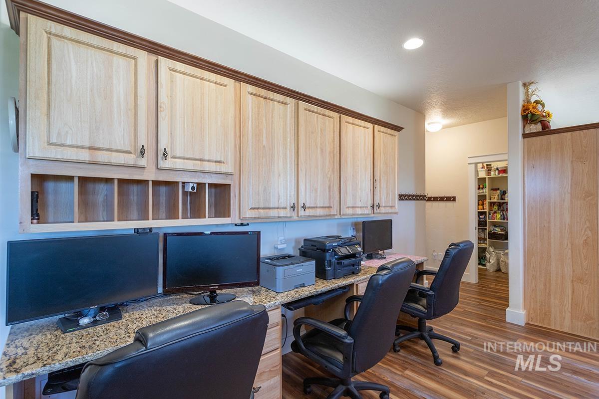 2820 W Paula Red, Kuna, Idaho 83634, 5 Bedrooms, 4 Bathrooms, Residential For Sale, Price $679,900, 98992706