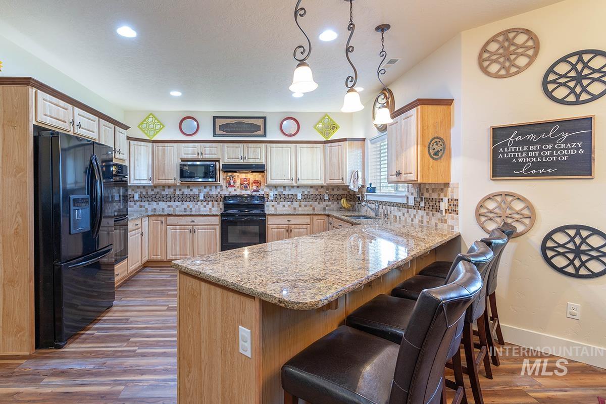 2820 W Paula Red, Kuna, Idaho 83634, 5 Bedrooms, 4 Bathrooms, Residential For Sale, Price $679,900, 98992706