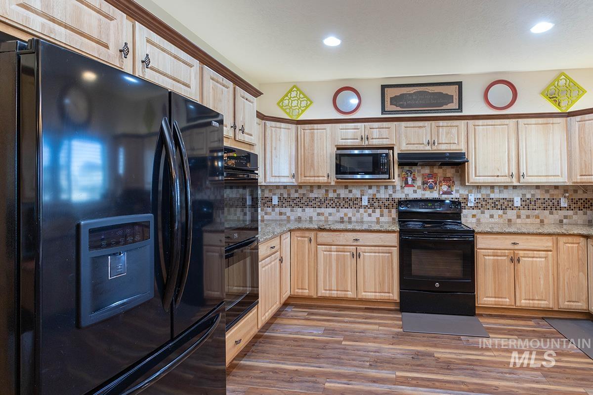 2820 W Paula Red, Kuna, Idaho 83634, 5 Bedrooms, 4 Bathrooms, Residential For Sale, Price $679,900, 98992706