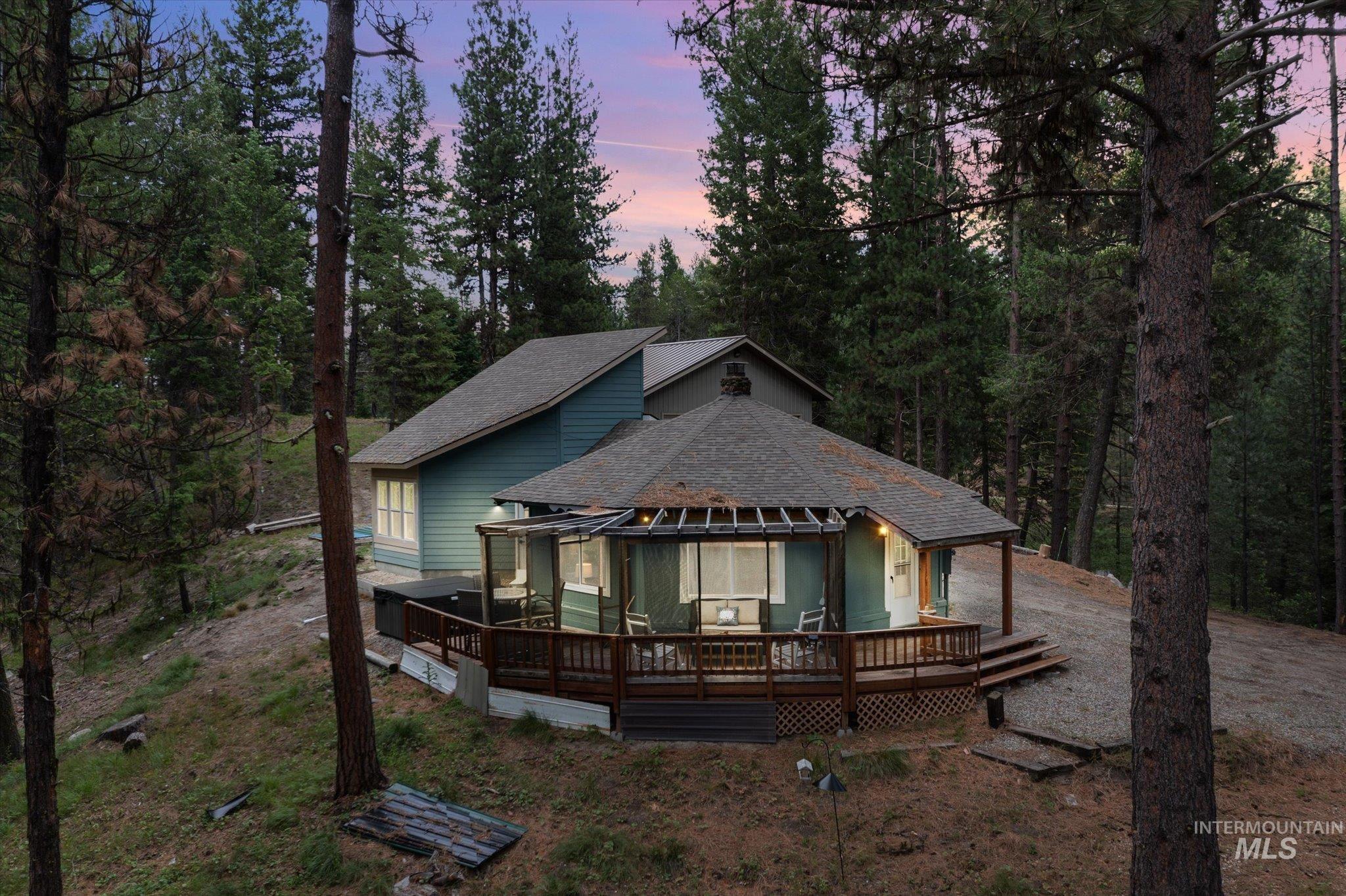 9785 Edna Pl, Cascade, Idaho 83611-5508, 3 Bedrooms, 1 Bathroom, Residential For Sale, Price $649,900, 98992722