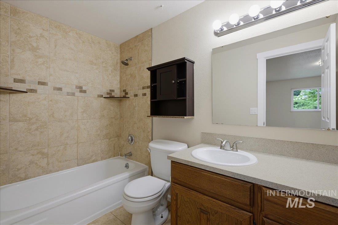 5074 W Harbourview Drive, Boise, Idaho 83703, 3 Bedrooms, 2 Bathrooms, Residential For Sale, Price $509,000, 98992723