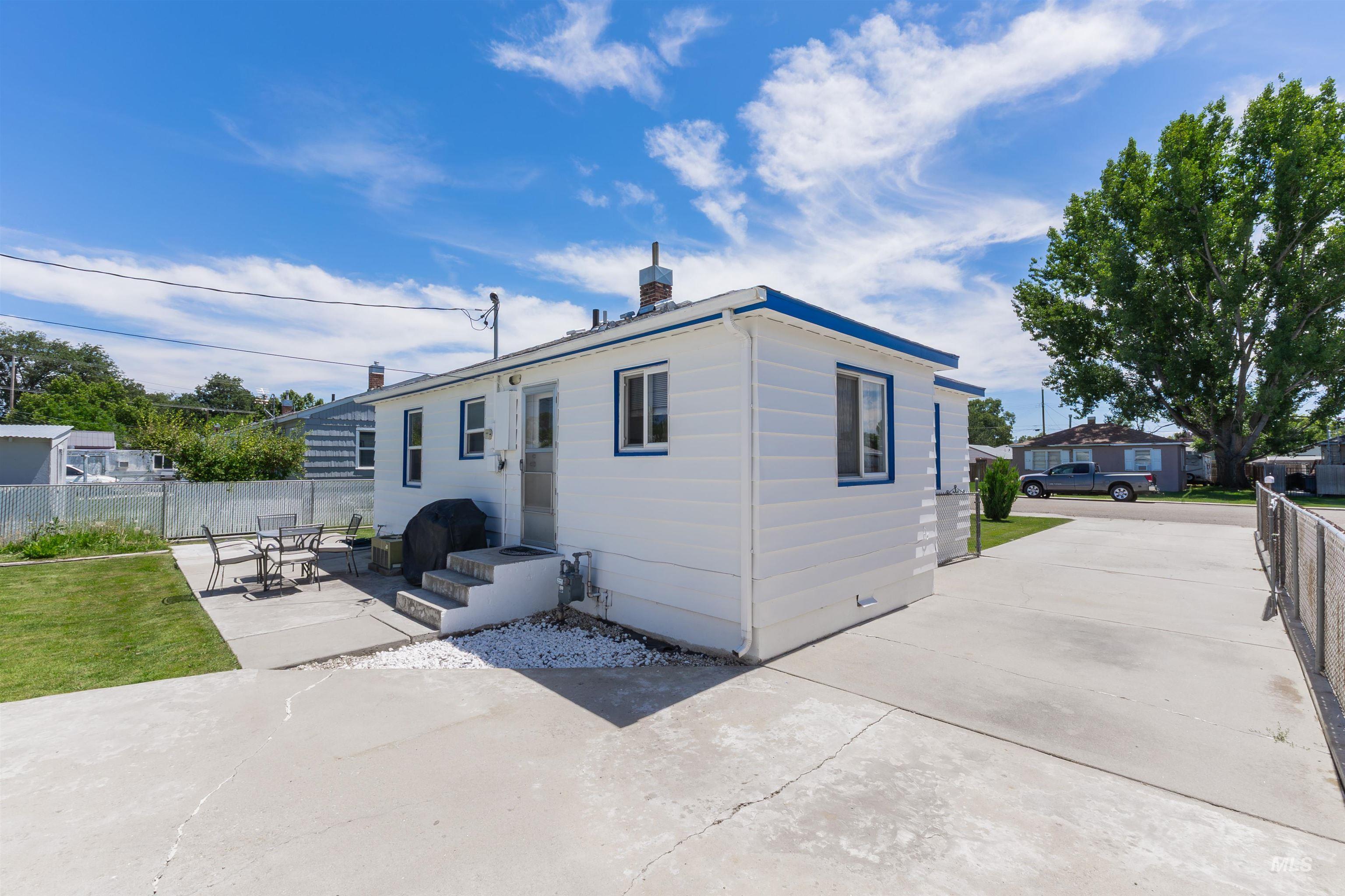 114 Sunnyside Dr, Caldwell, Idaho 83605, 2 Bedrooms, 1 Bathroom, Residential For Sale, Price $289,900,MLS 98992724