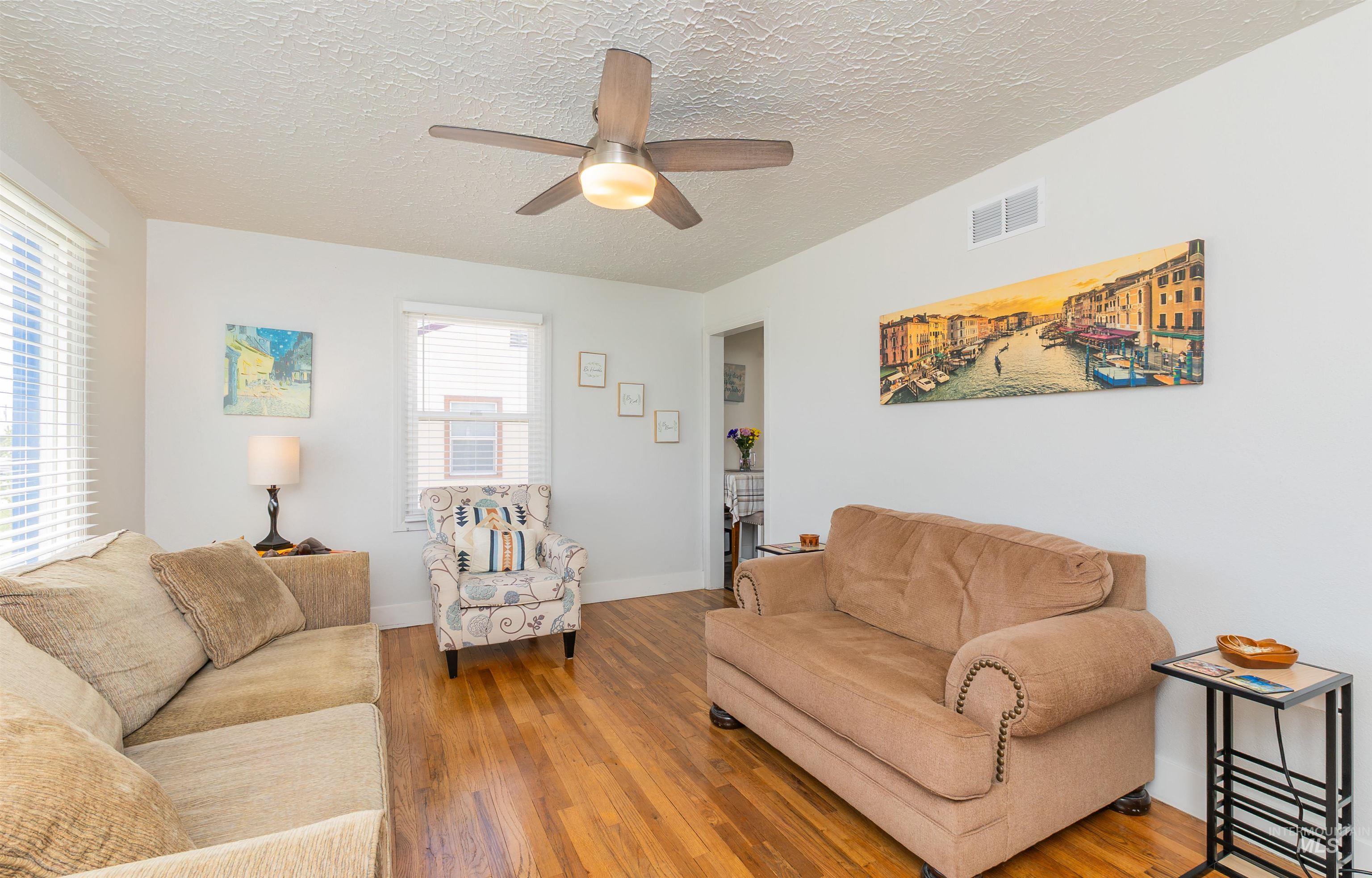 114 Sunnyside Dr, Caldwell, Idaho 83605, 2 Bedrooms, 1 Bathroom, Residential For Sale, Price $289,900,MLS 98992724