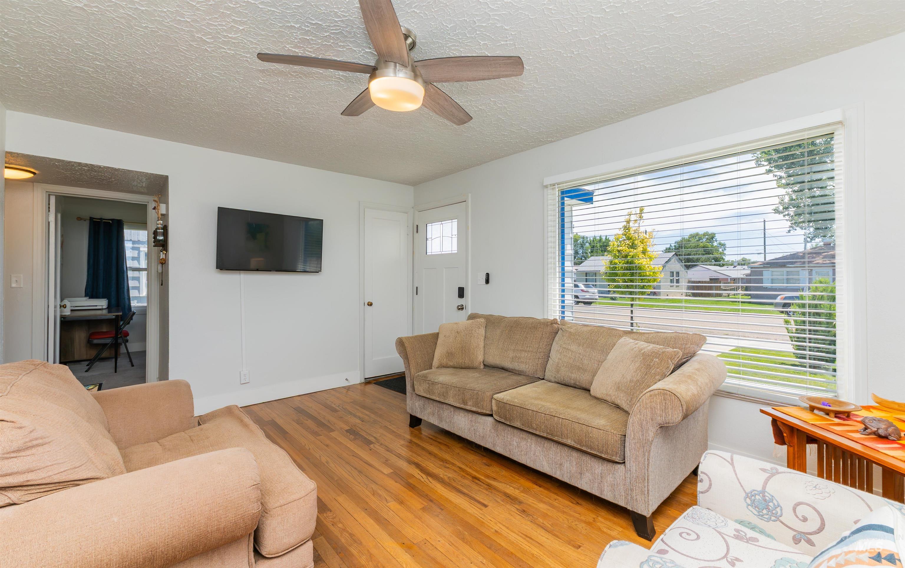 114 Sunnyside Dr, Caldwell, Idaho 83605, 2 Bedrooms, 1 Bathroom, Residential For Sale, Price $289,900,MLS 98992724