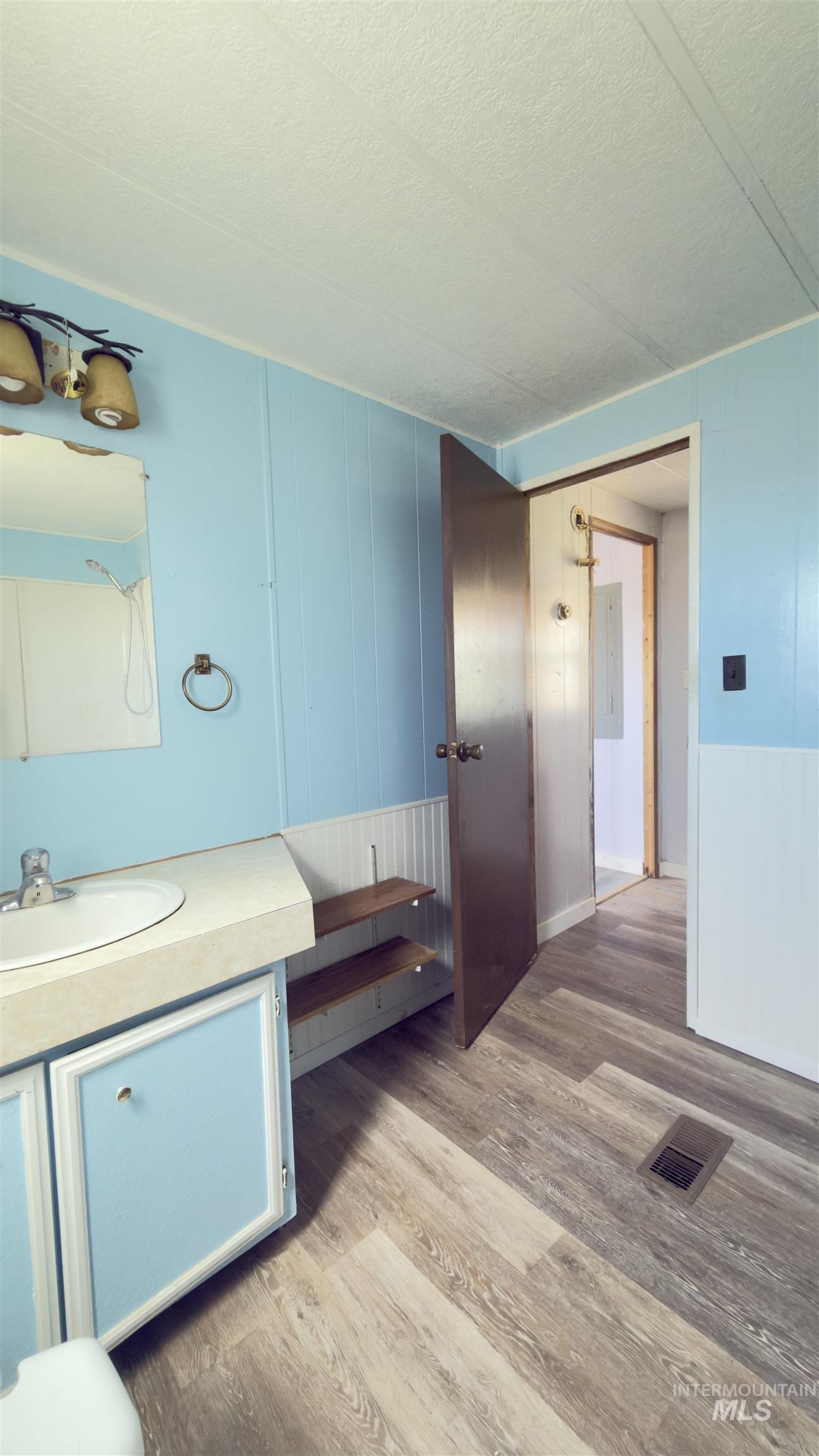 301 Shillington Court, Minidoka, Idaho 83343, 3 Bedrooms, 2 Bathrooms, Residential For Sale, Price $90,000, 98992726