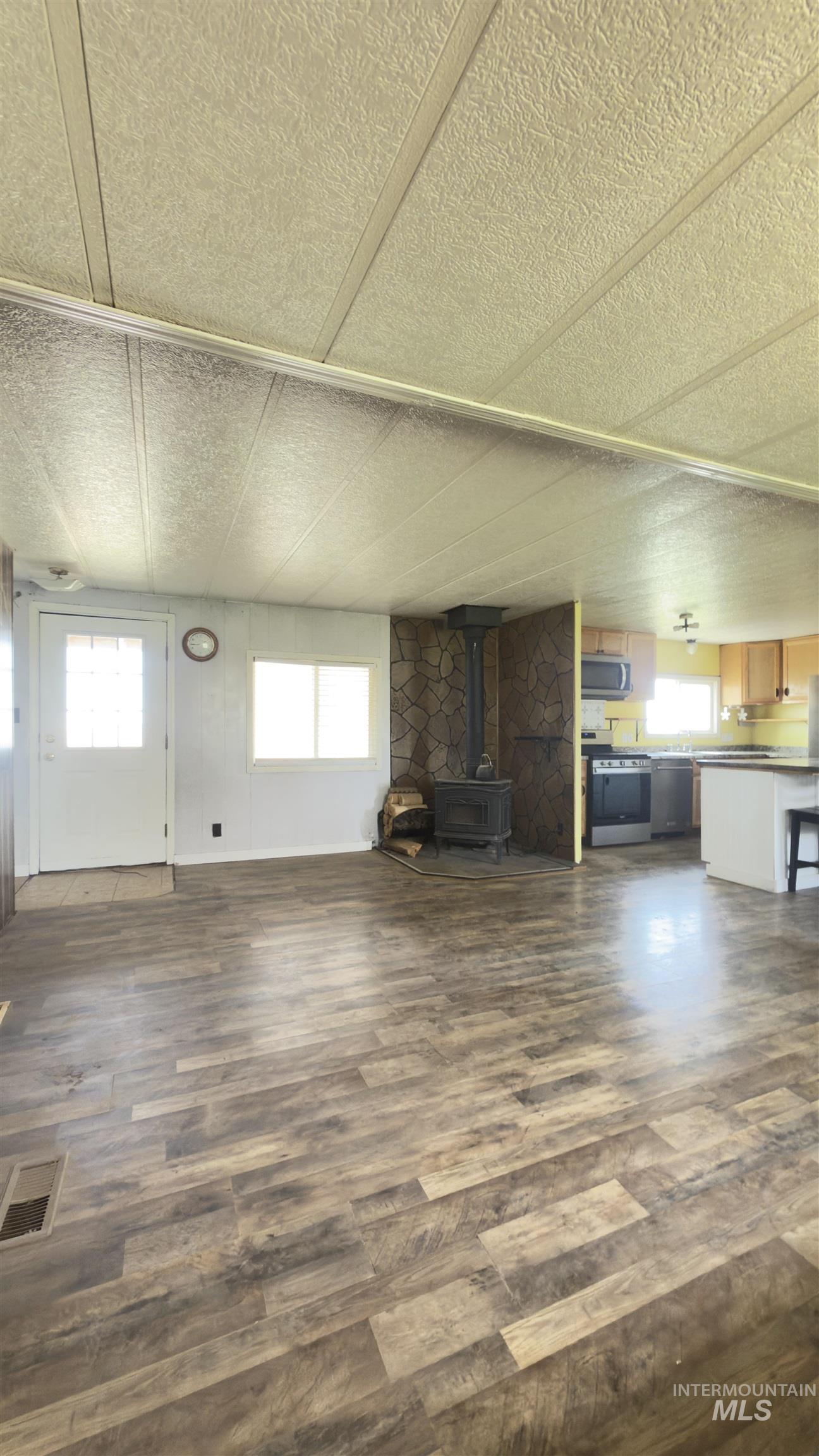 301 Shillington Court, Minidoka, Idaho 83343, 3 Bedrooms, 2 Bathrooms, Residential For Sale, Price $90,000, 98992726