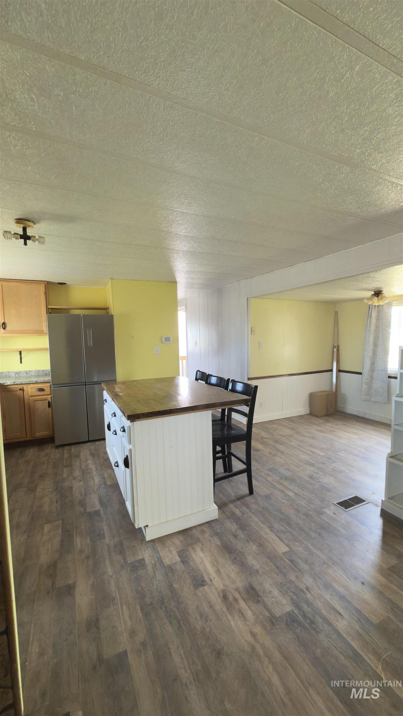 301 Shillington Court, Minidoka, Idaho 83343, 3 Bedrooms, 2 Bathrooms, Residential For Sale, Price $90,000, 98992726