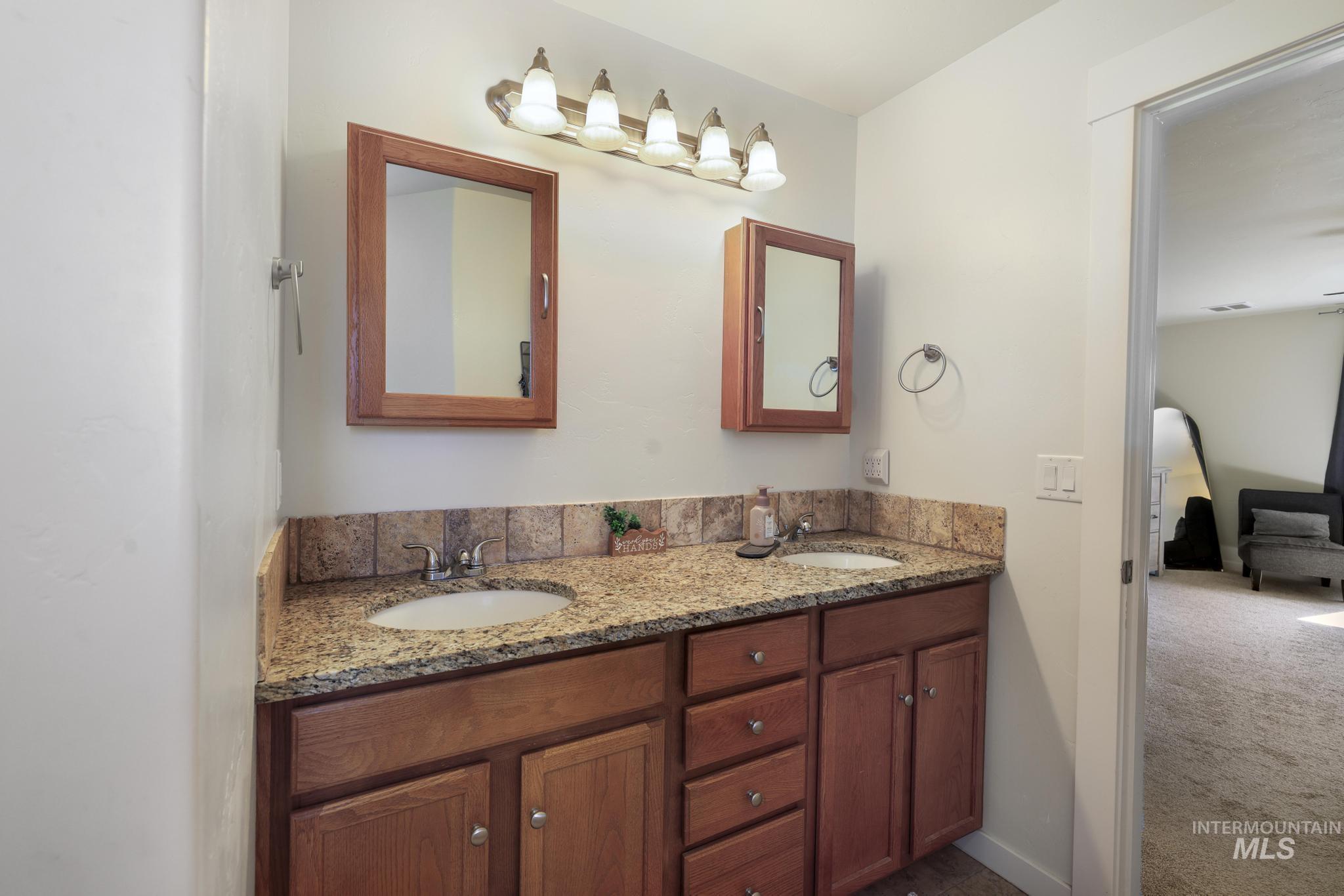 3388 N 3065 E, Twin Falls, Idaho 83301, 3 Bedrooms, 2 Bathrooms, Residential For Sale, Price $550,000,MLS 98992737
